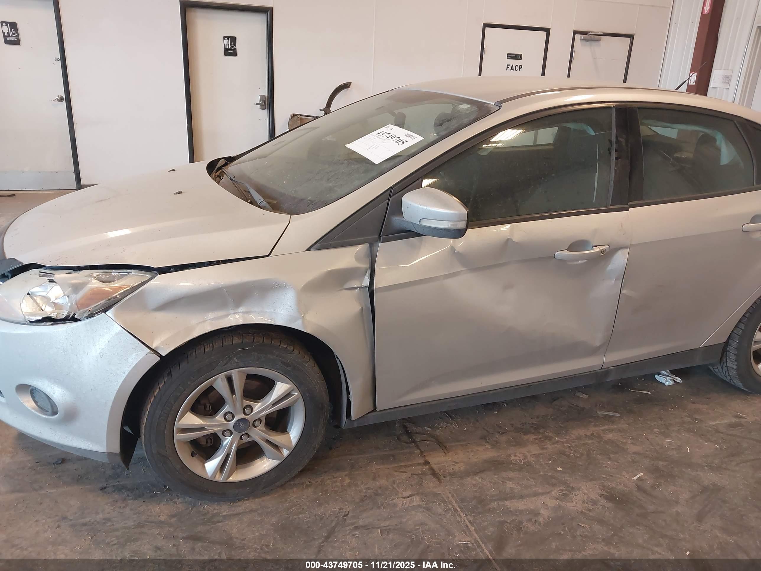 FORD FOCUS image 6