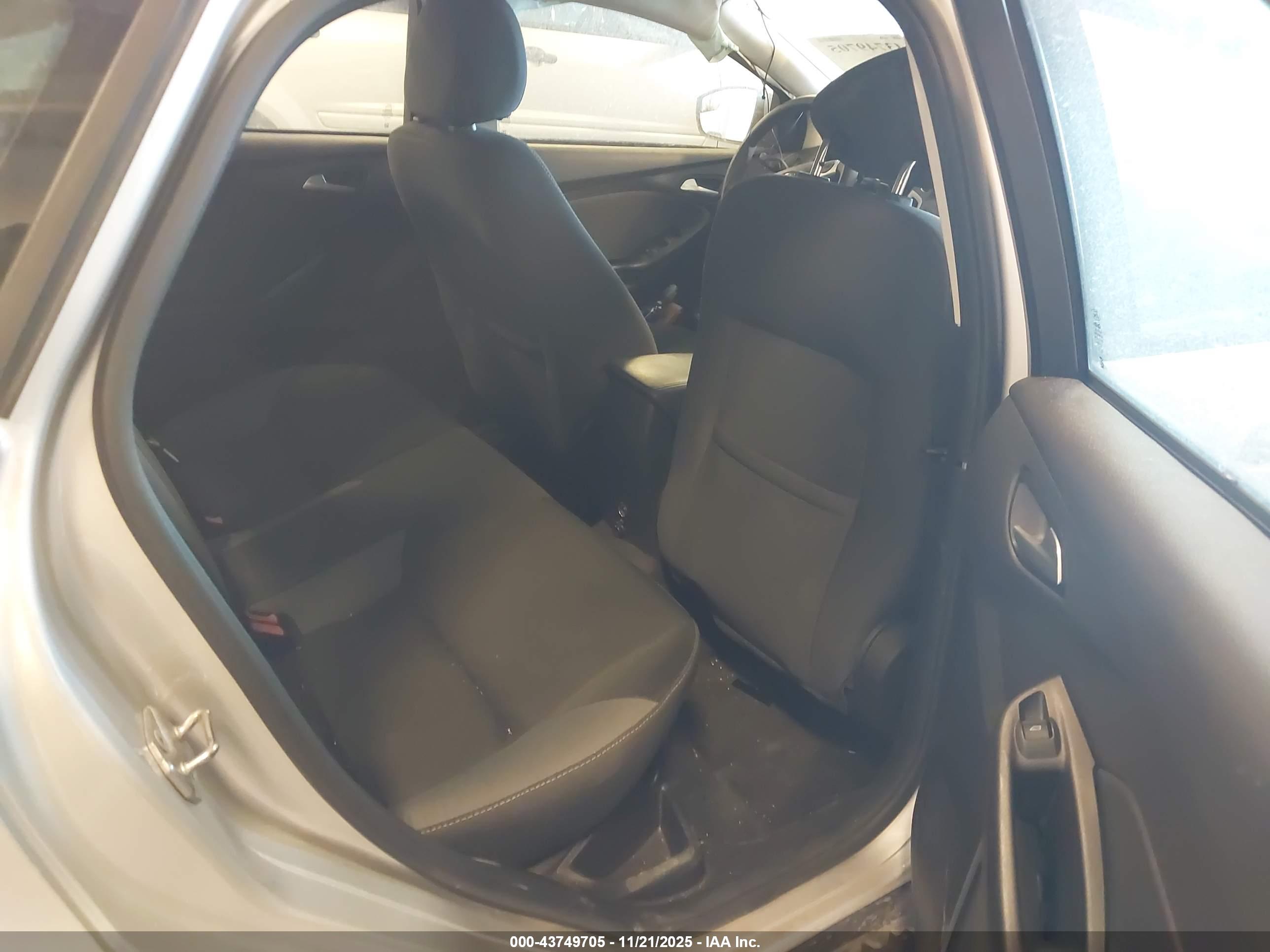 FORD FOCUS image 8