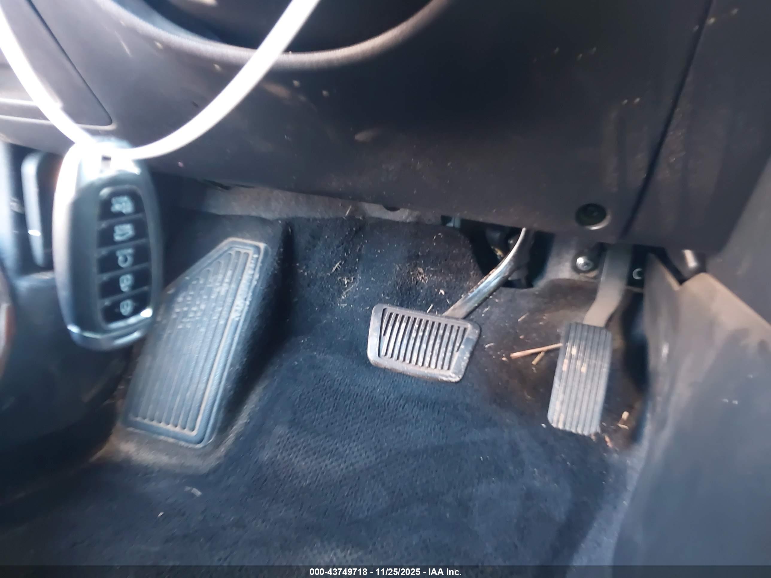 HYUNDAI ELANTRA image 11