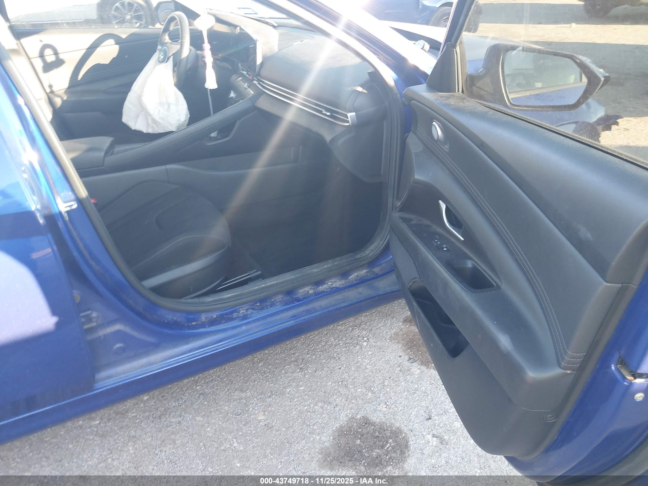 HYUNDAI ELANTRA image 5