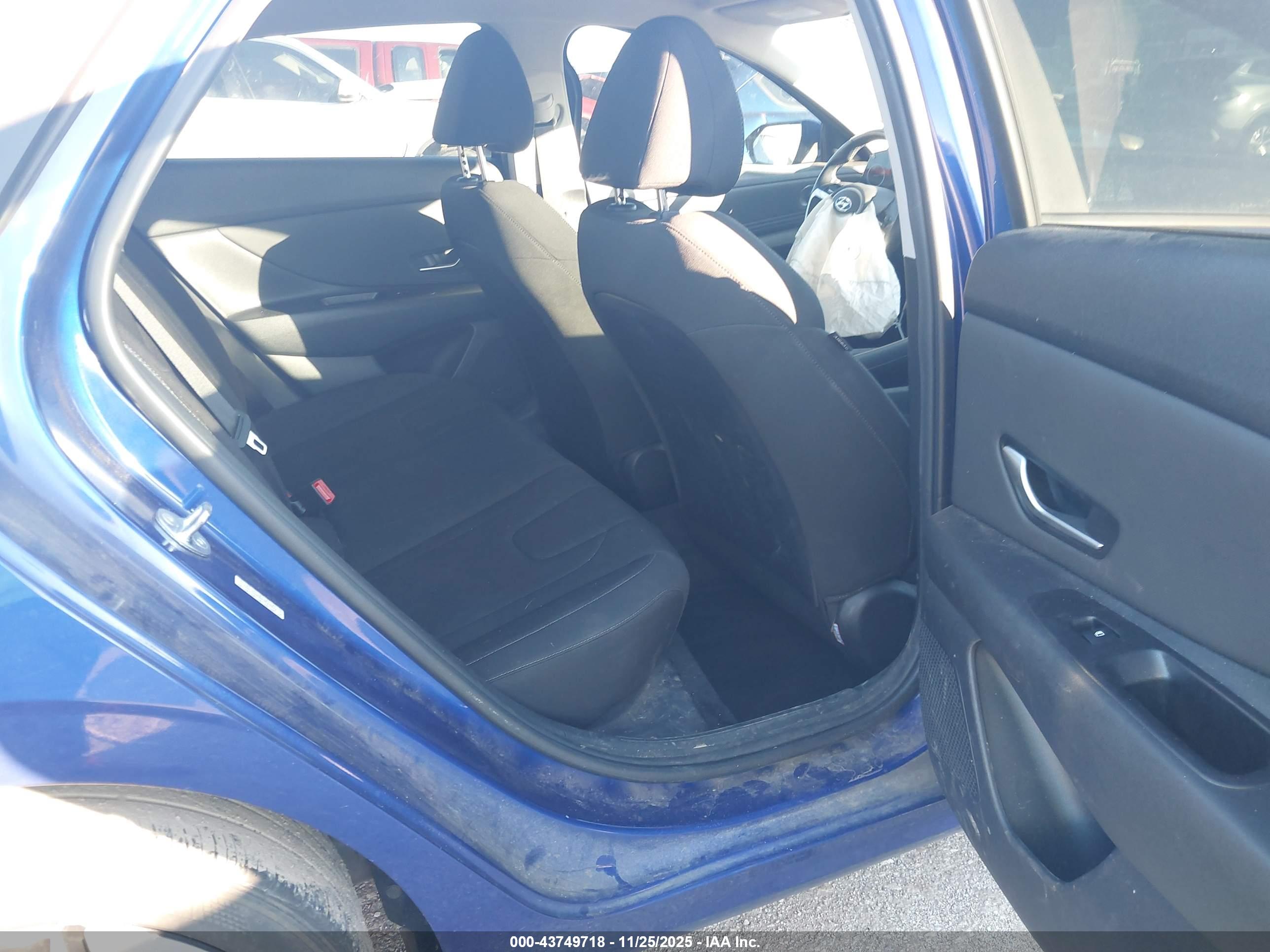 HYUNDAI ELANTRA image 8