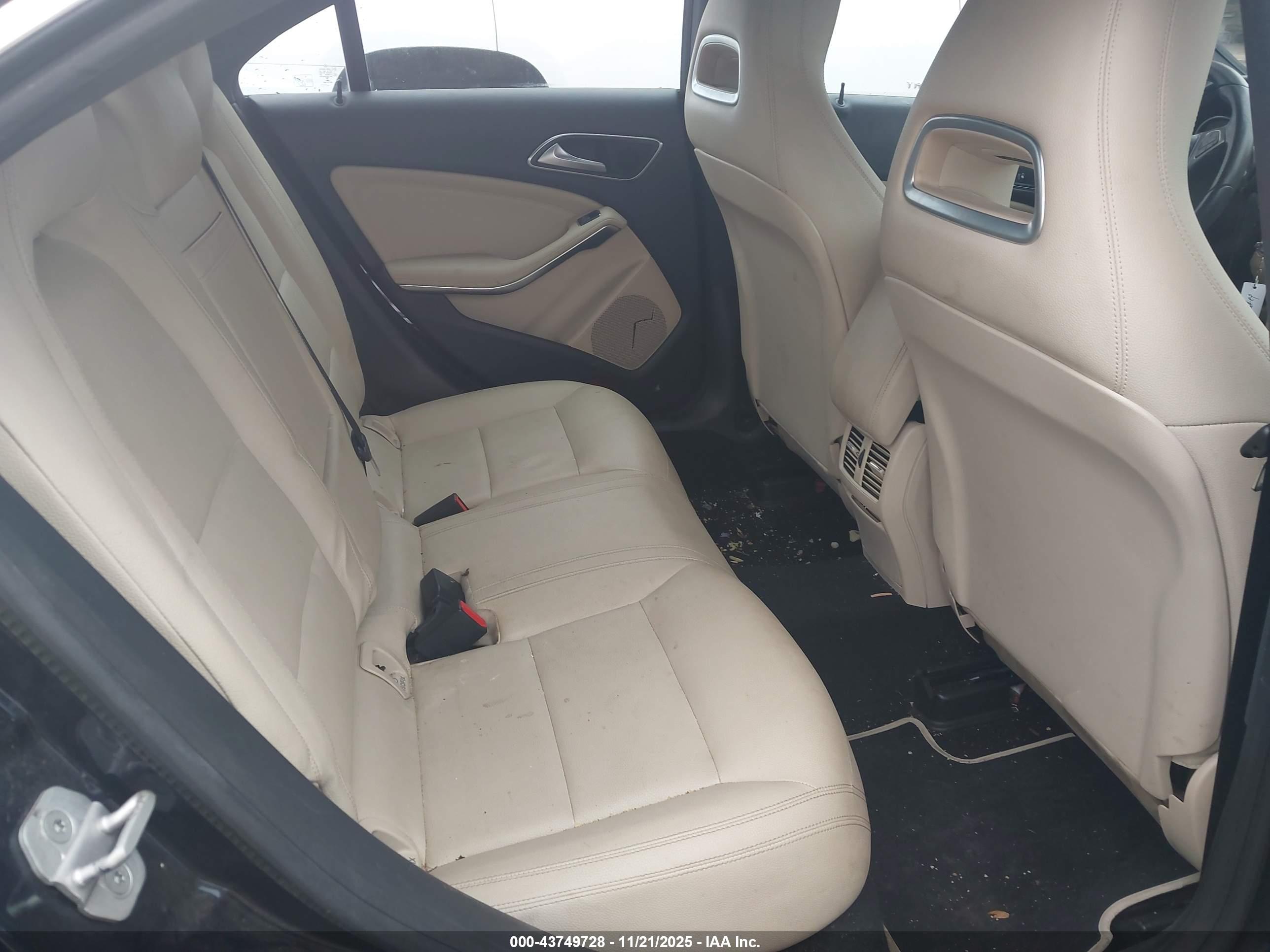 MERCEDES-BENZ CLA image 8
