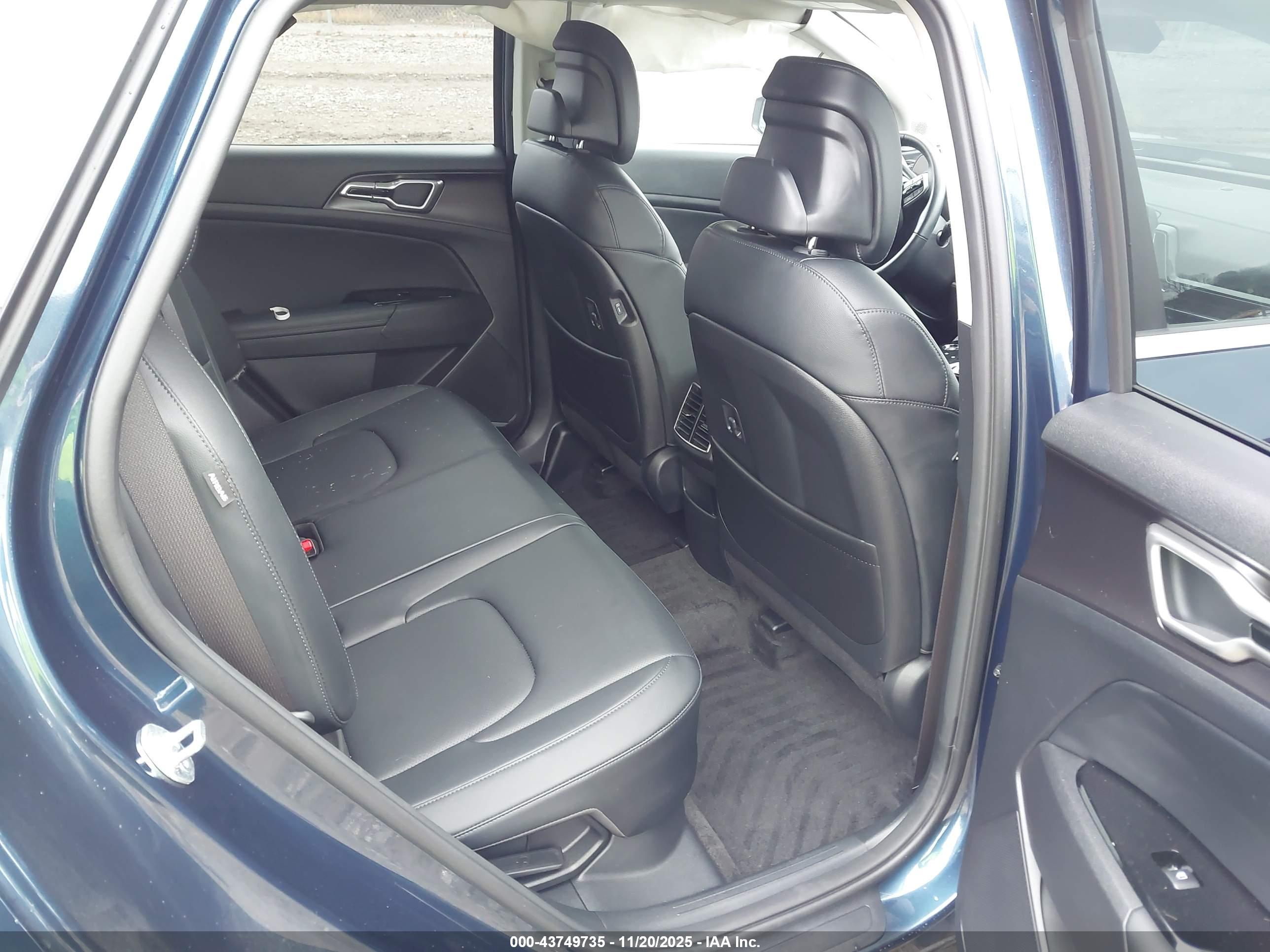 KIA SPORTAGE image 8