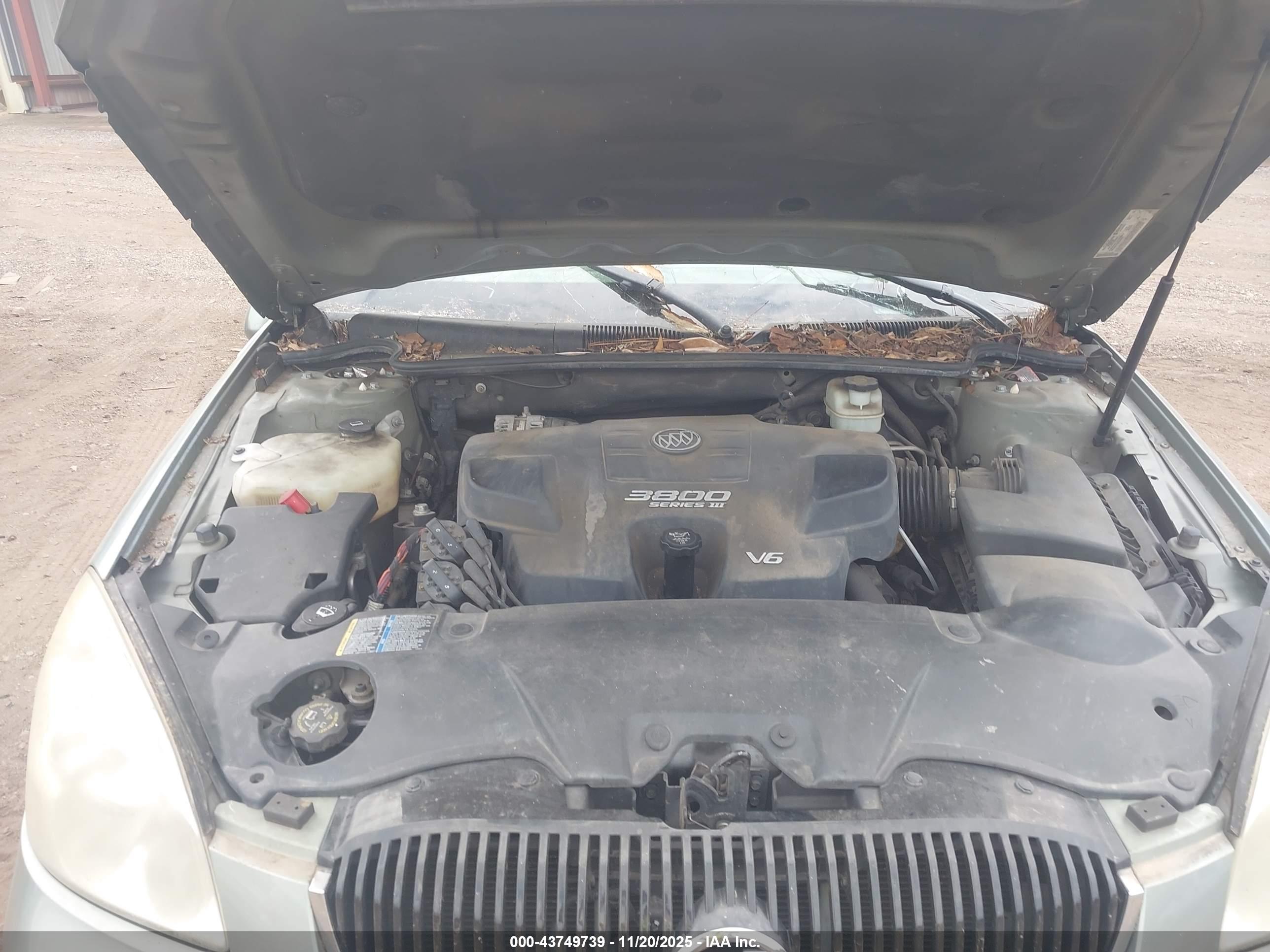 BUICK LUCERNE image 10