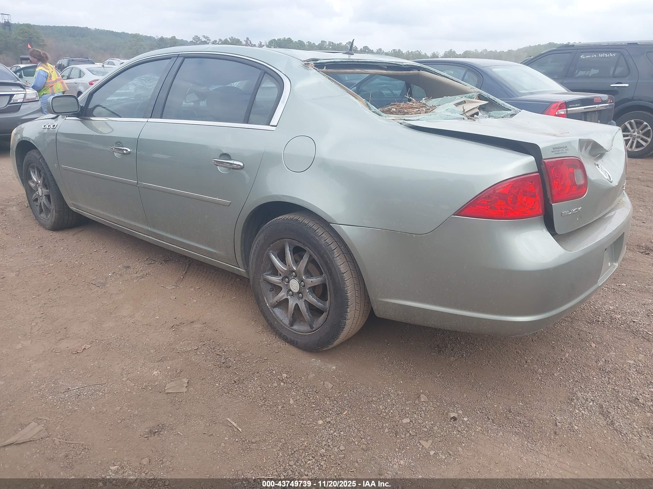 BUICK LUCERNE image 3