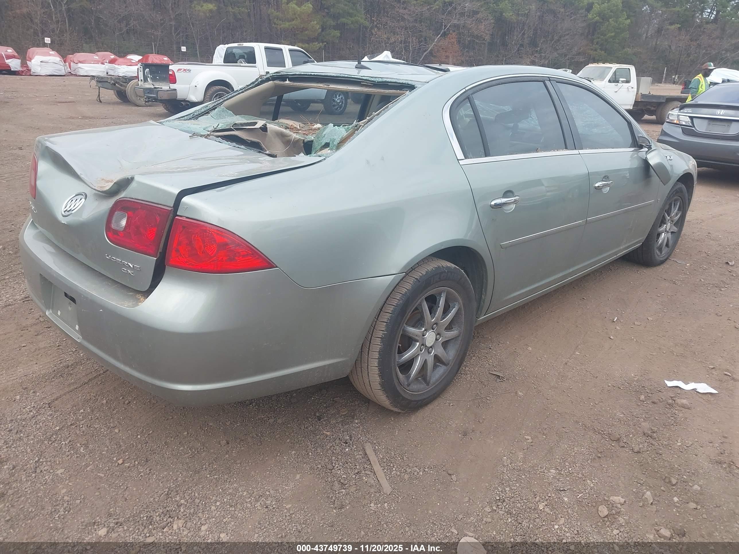 BUICK LUCERNE image 4
