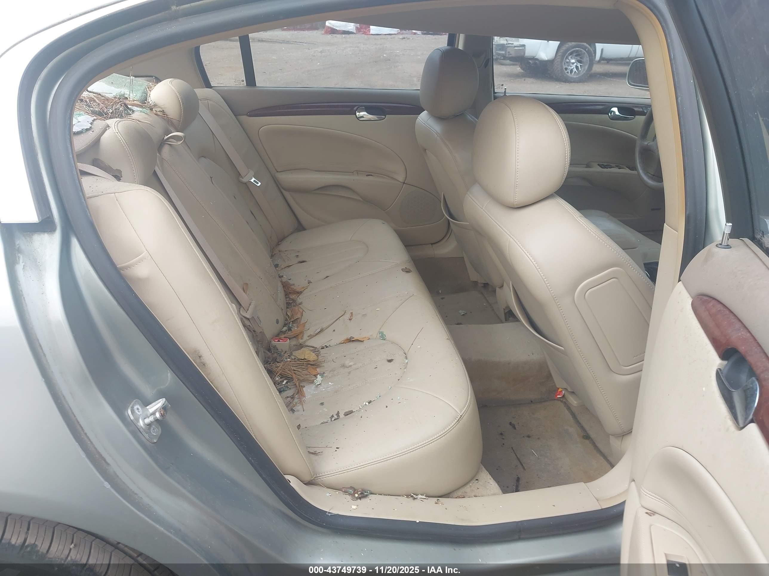 BUICK LUCERNE image 8
