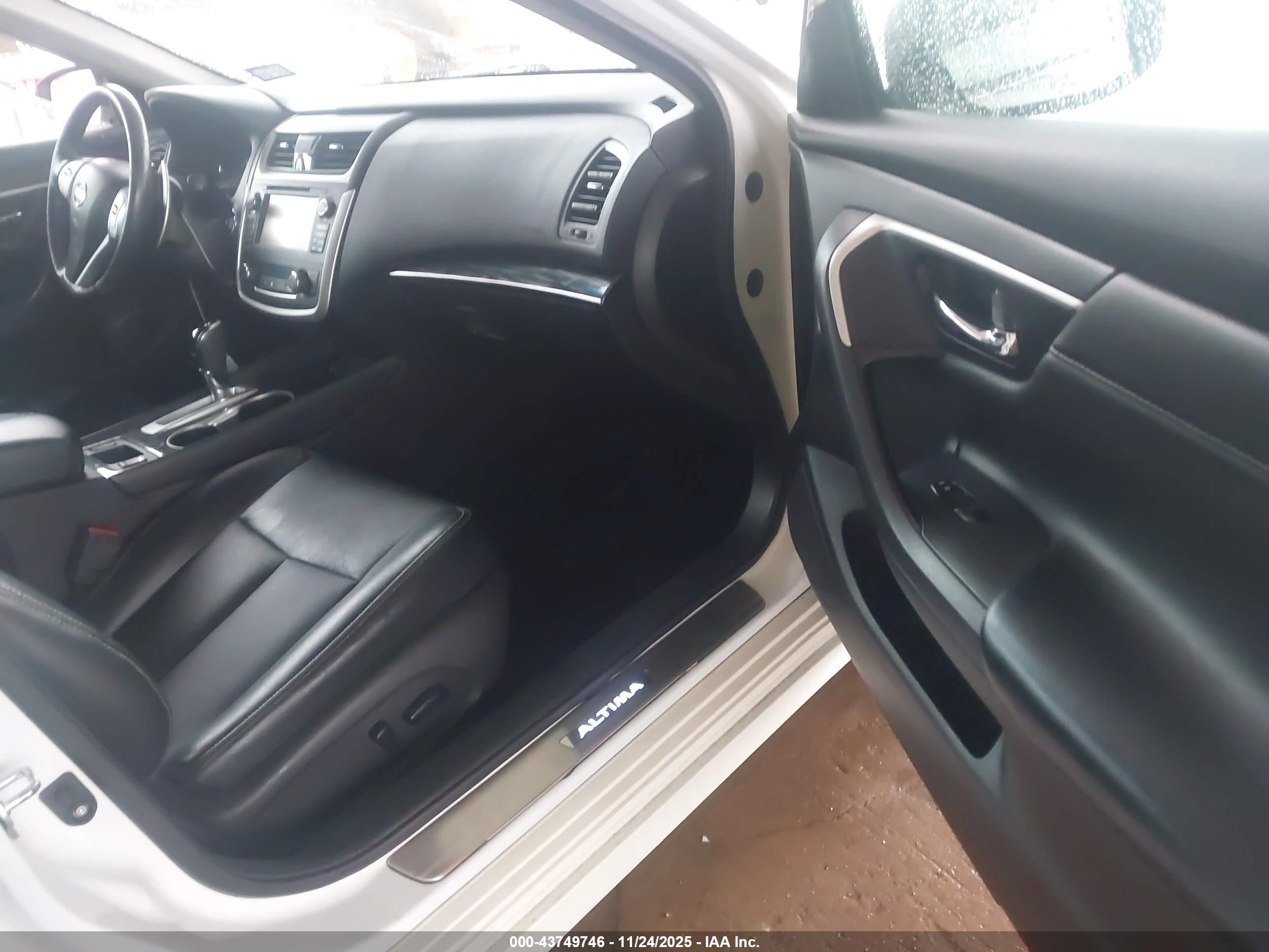 NISSAN ALTIMA image 5