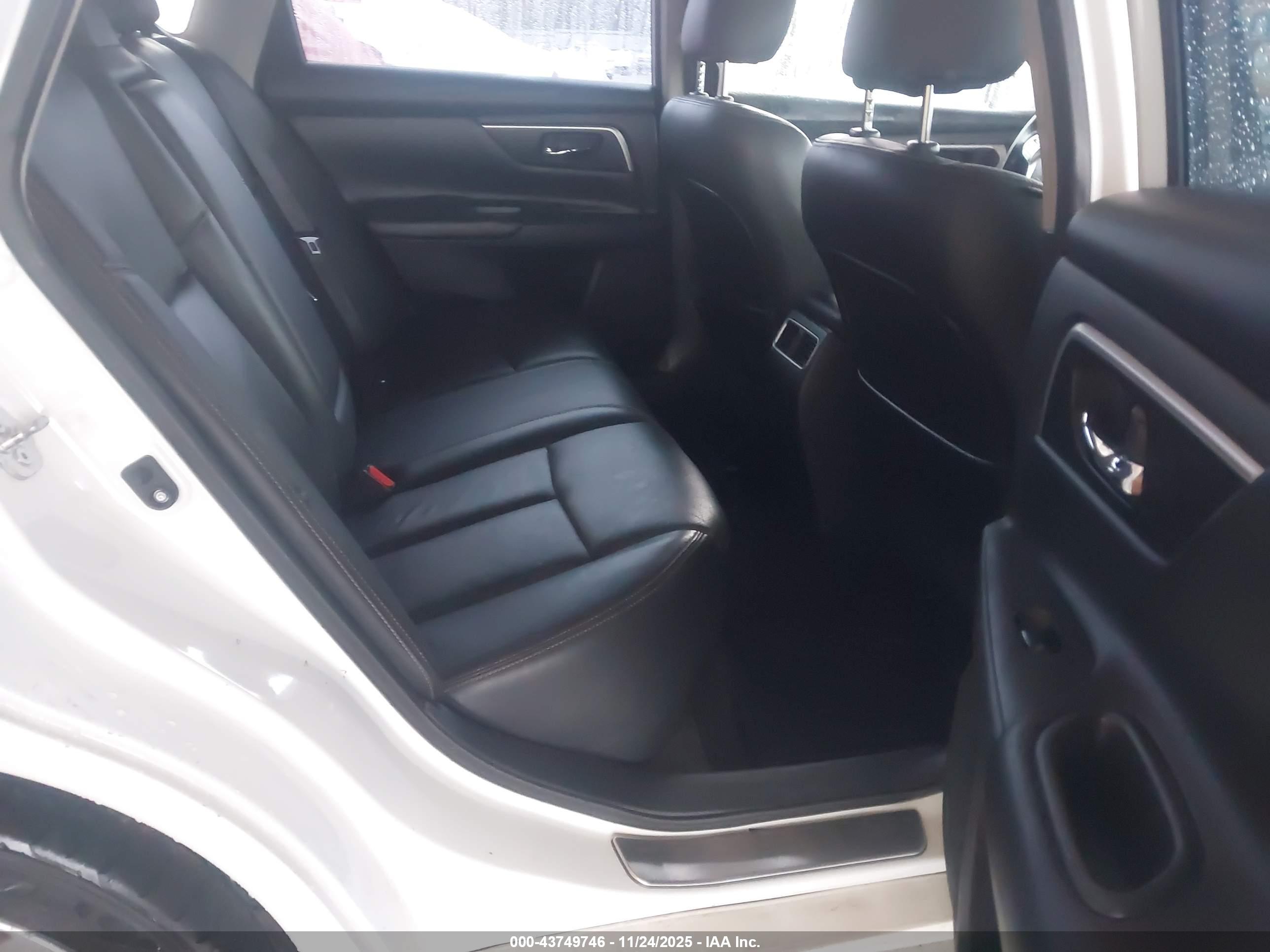 NISSAN ALTIMA image 8