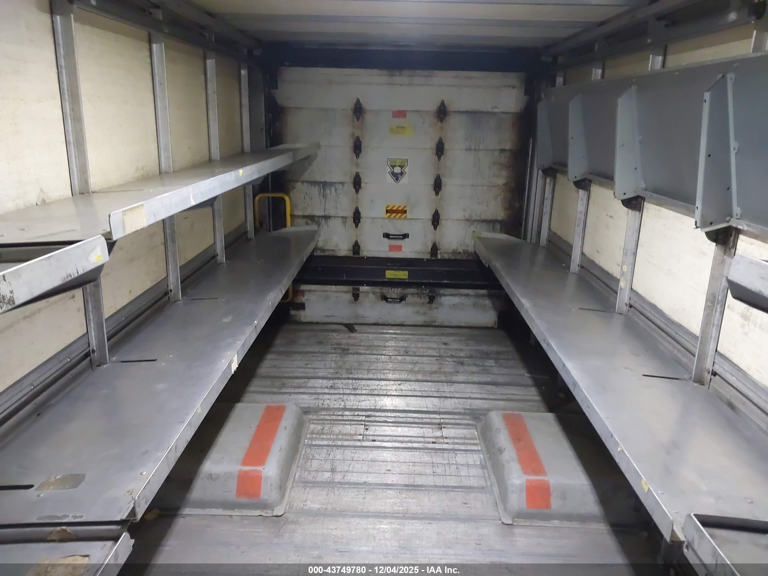 ISUZU COMMERCIAL image 7