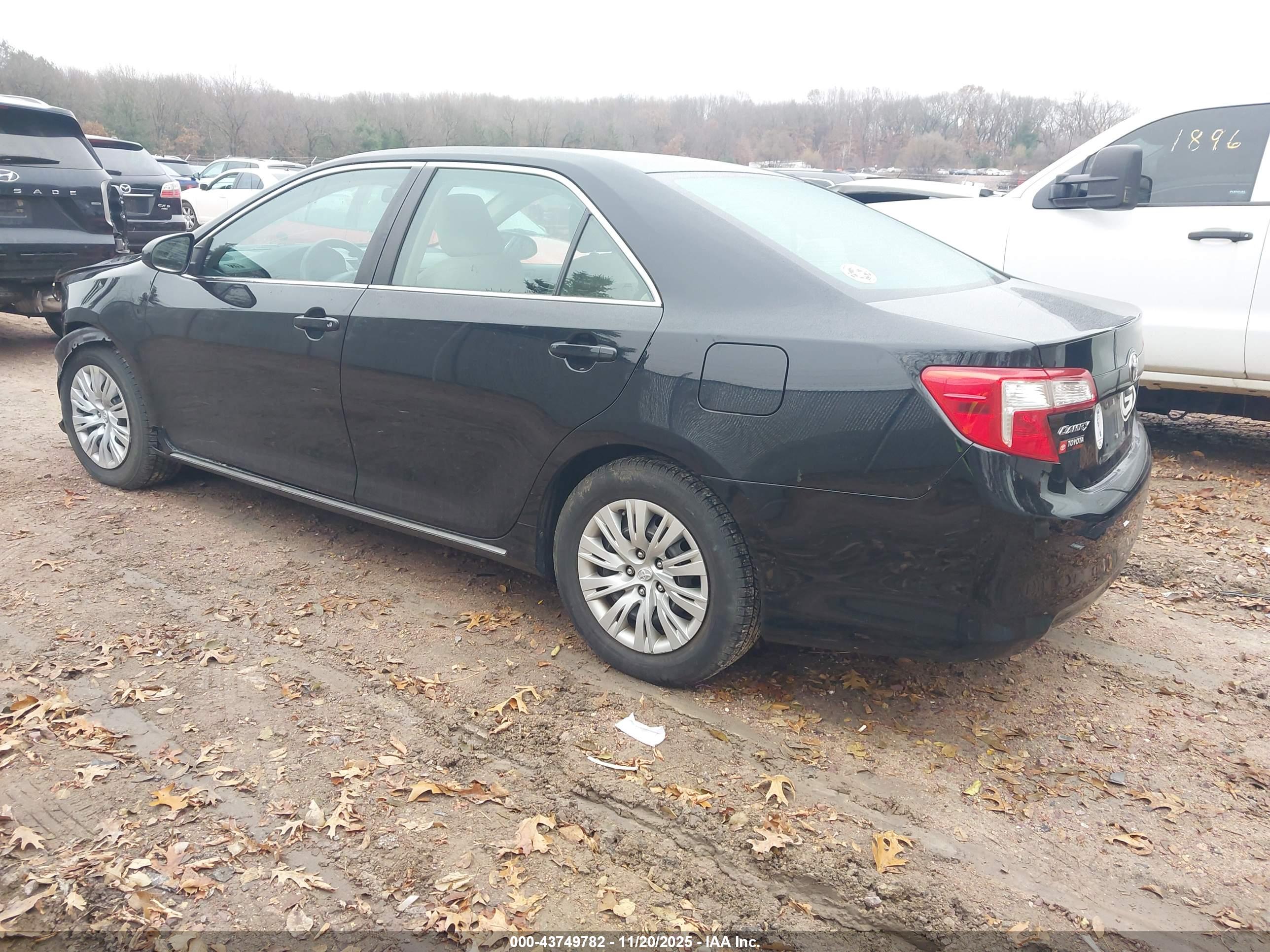 TOYOTA CAMRY image 3