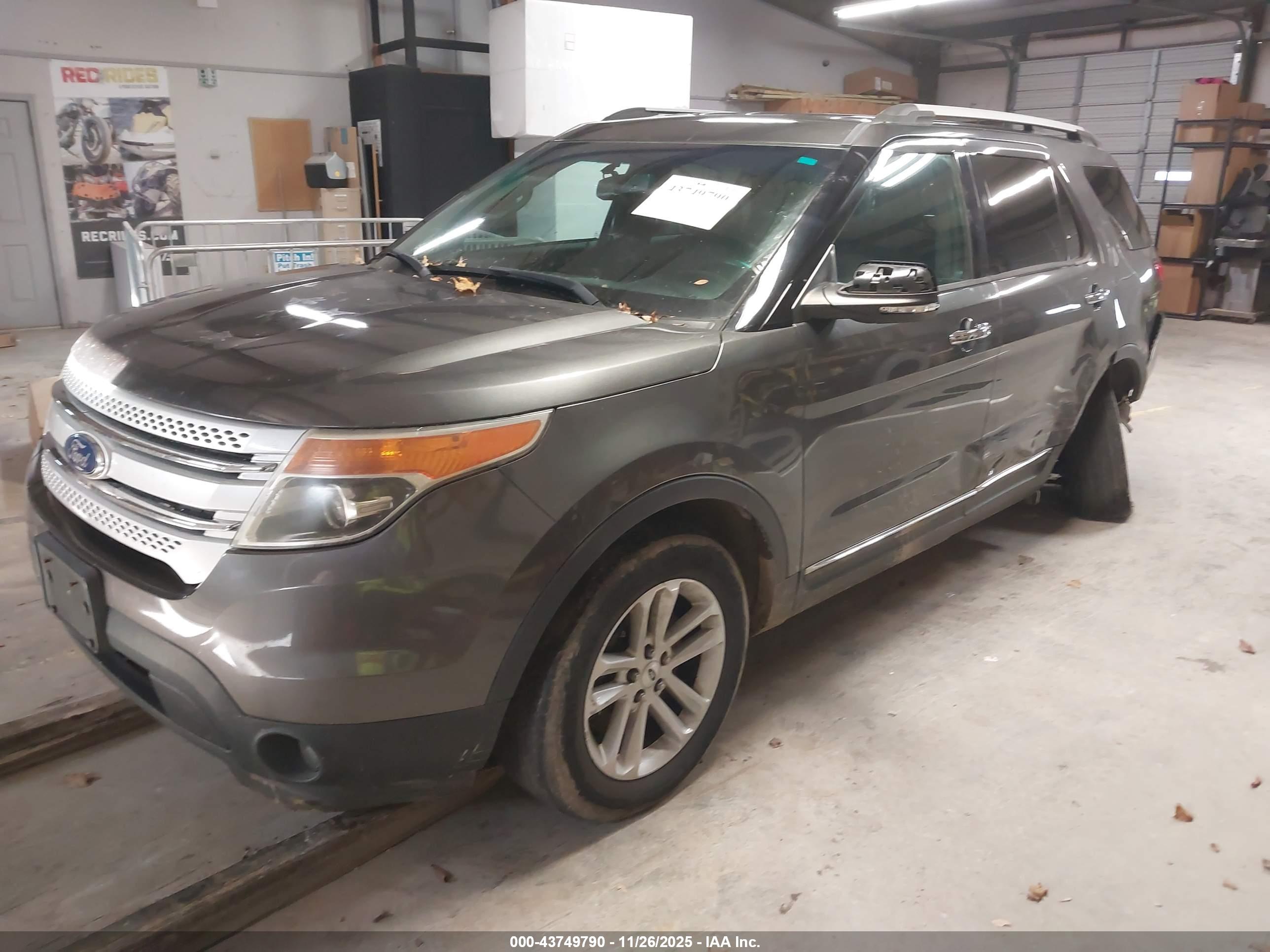 FORD EXPLORER image 2