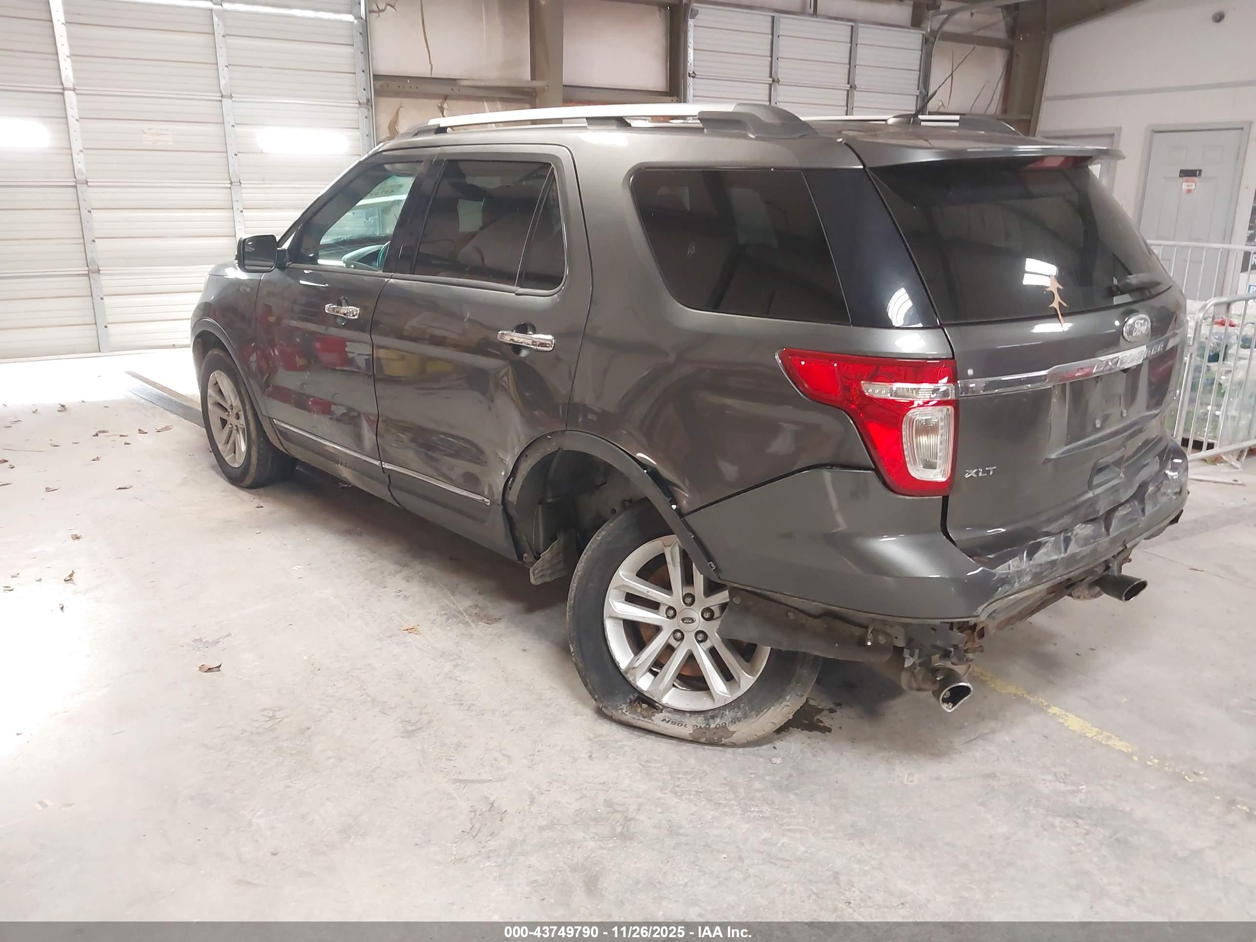 FORD EXPLORER image 3
