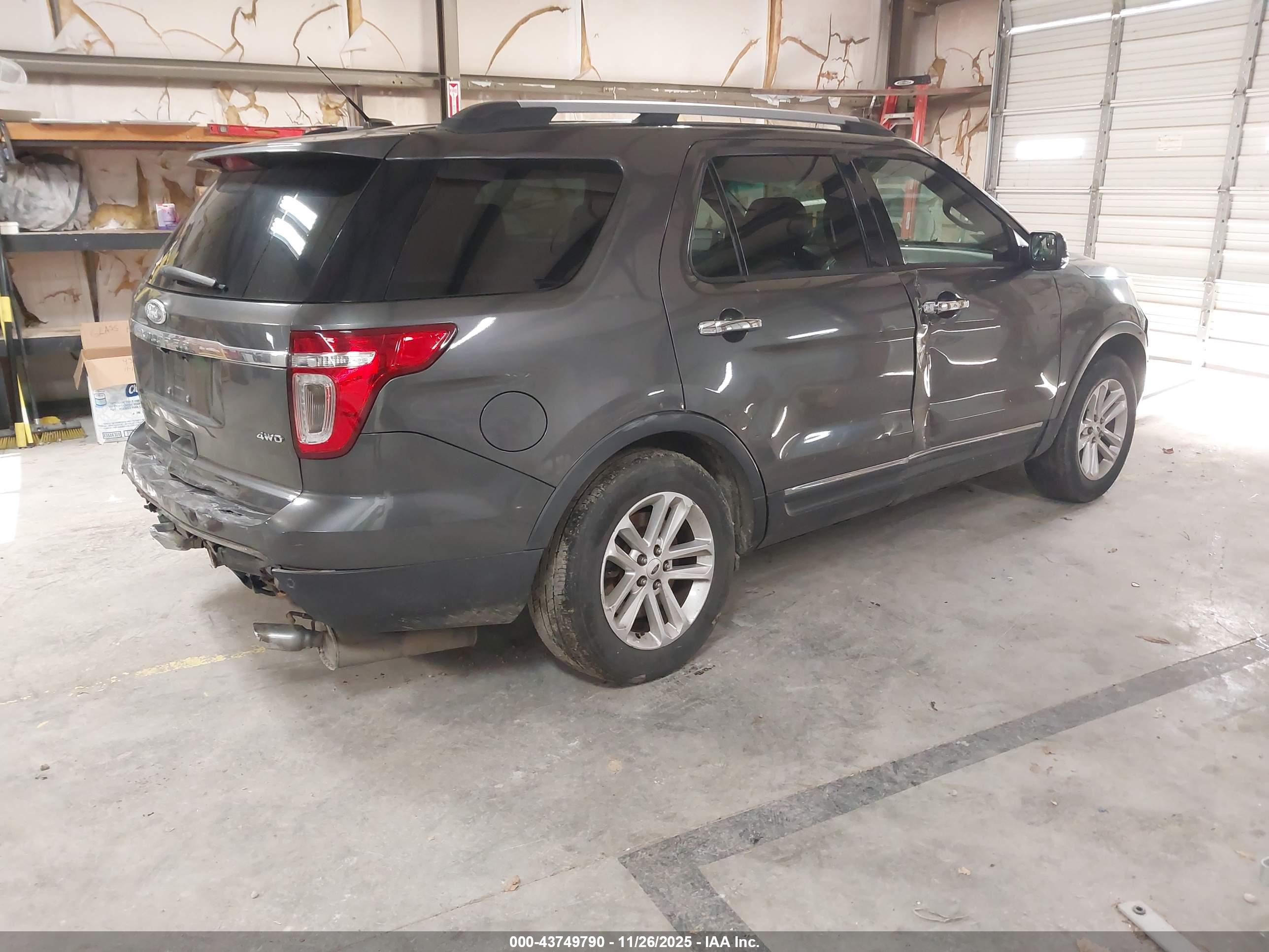 FORD EXPLORER image 4
