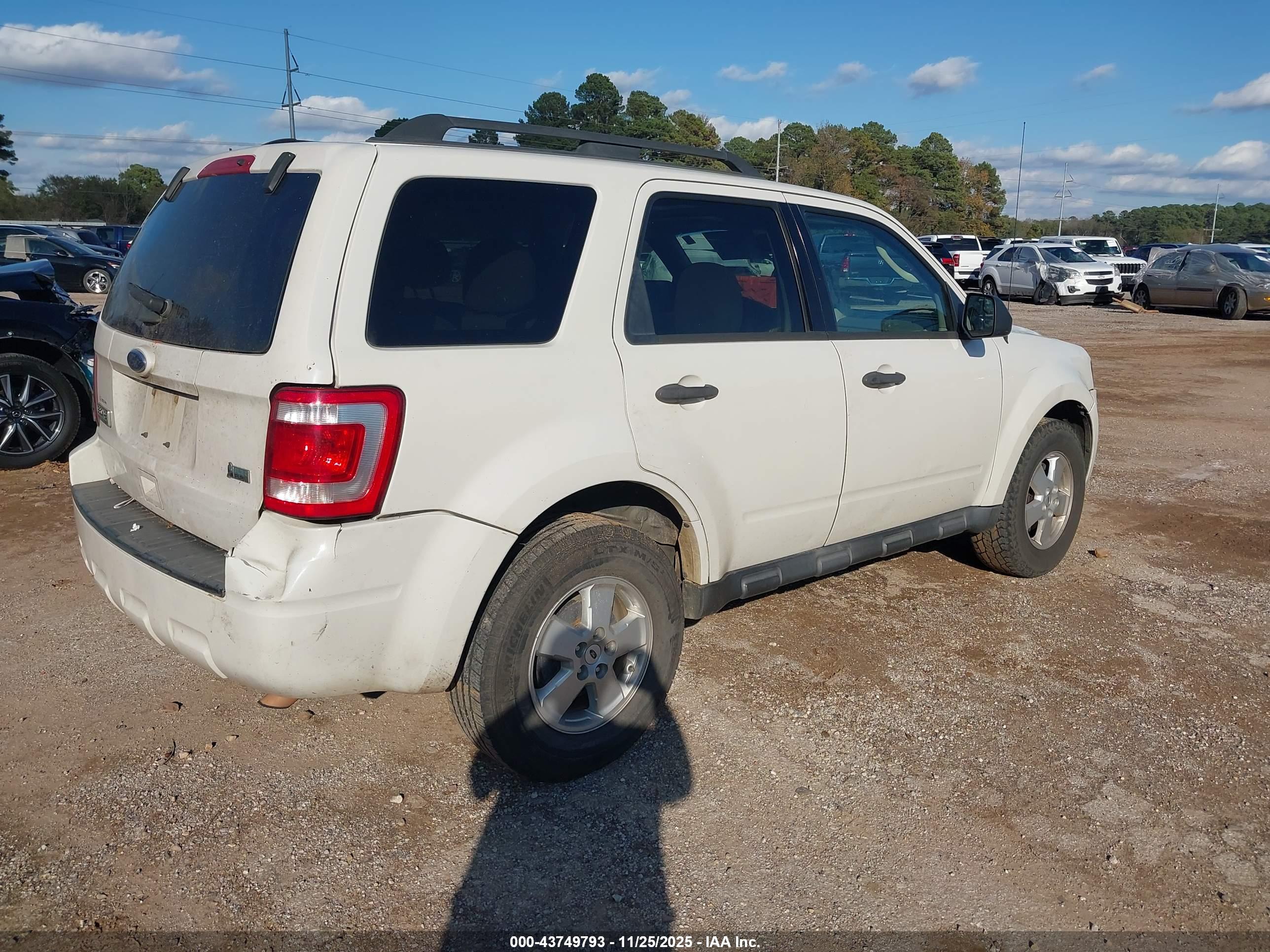 FORD ESCAPE image 4