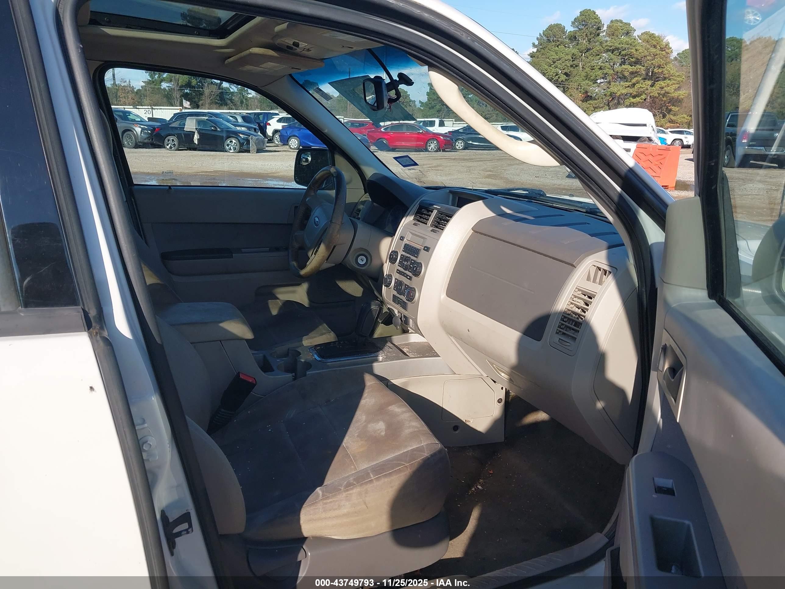 FORD ESCAPE image 5