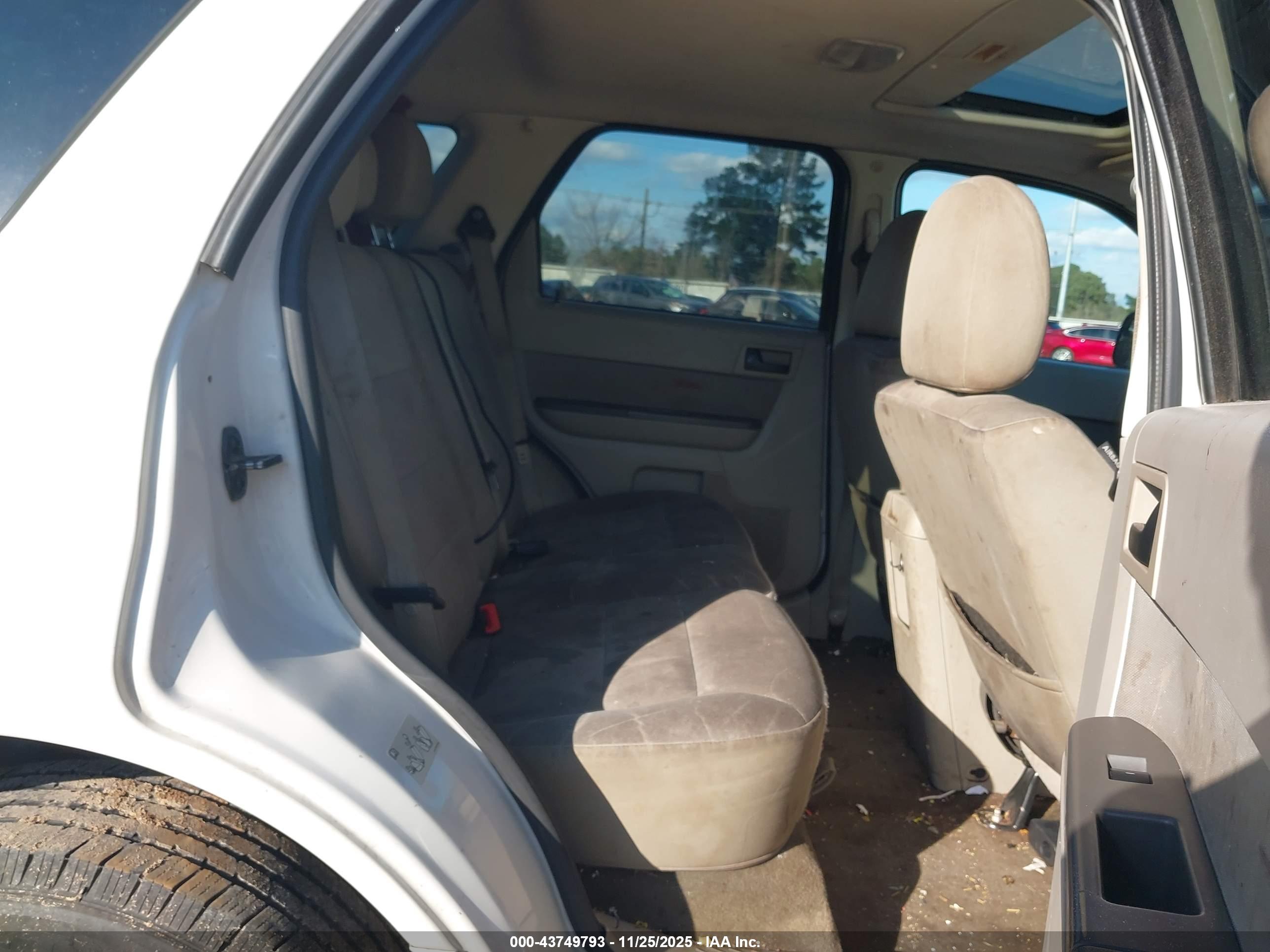 FORD ESCAPE image 8