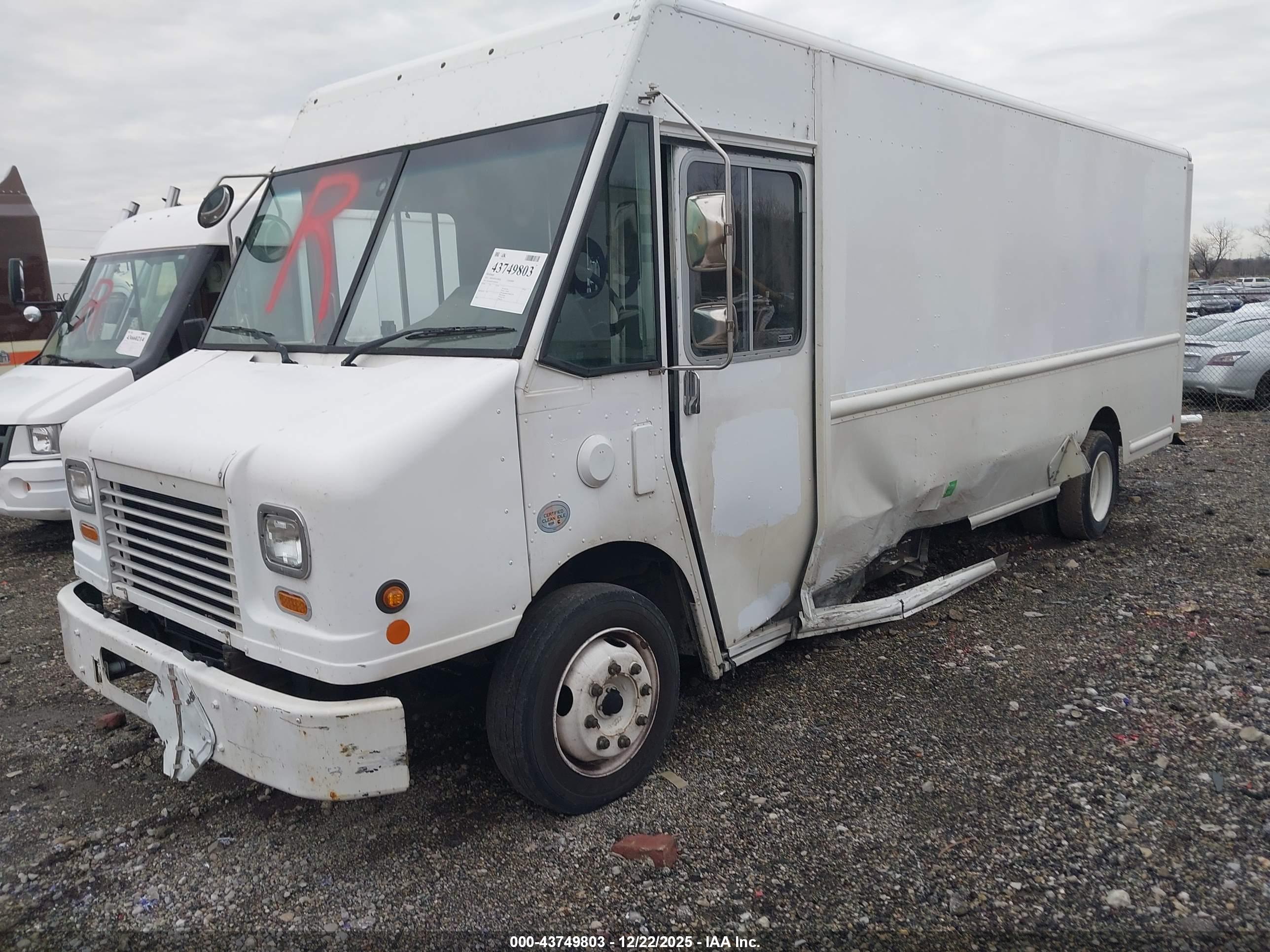 FREIGHTLINER CHASSIS image 2