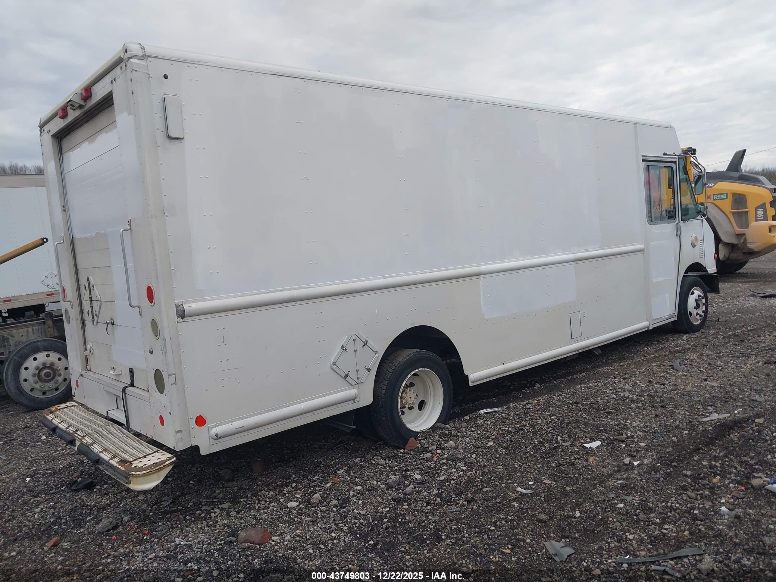 FREIGHTLINER CHASSIS image 4