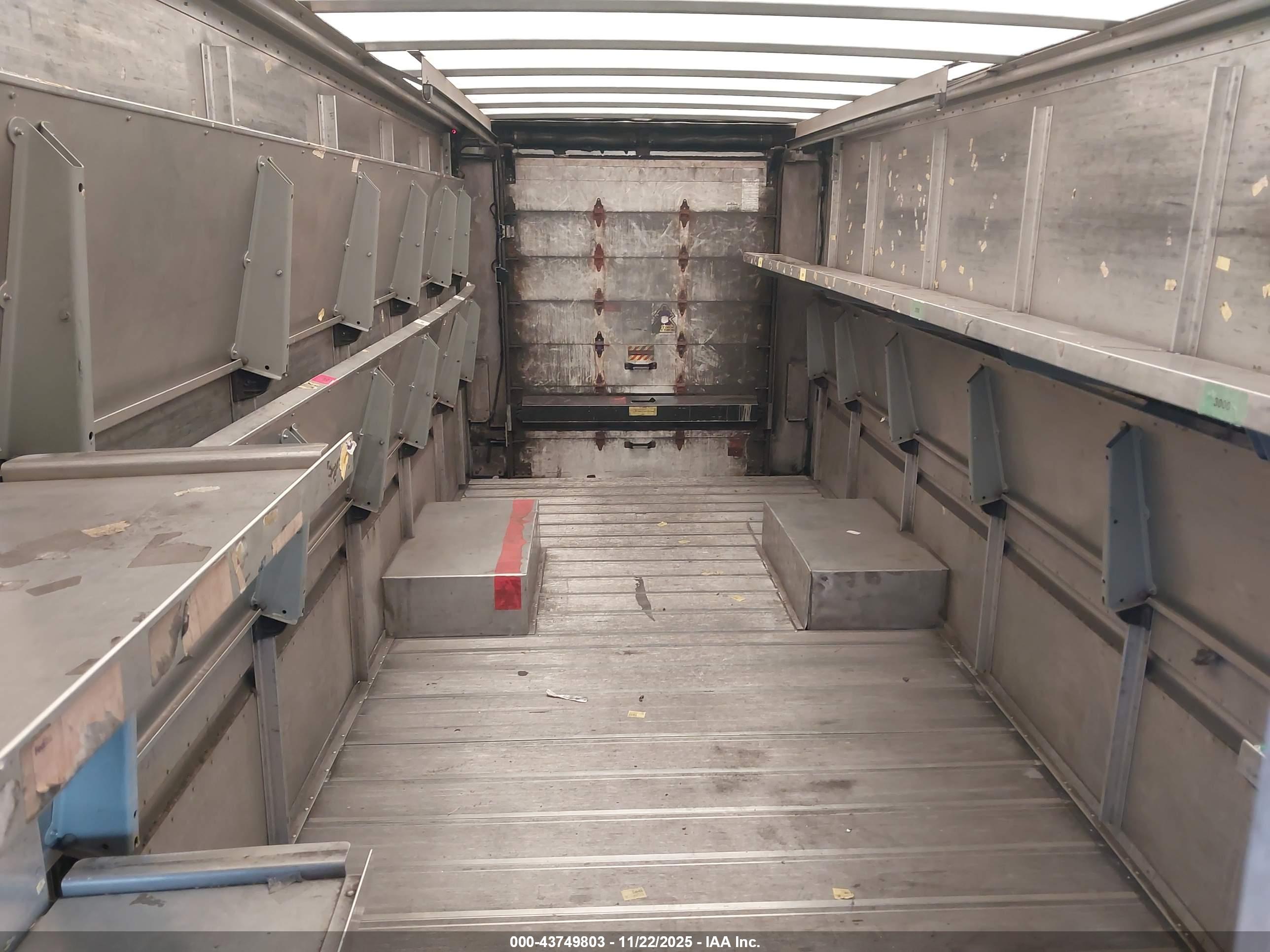 FREIGHTLINER CHASSIS image 8