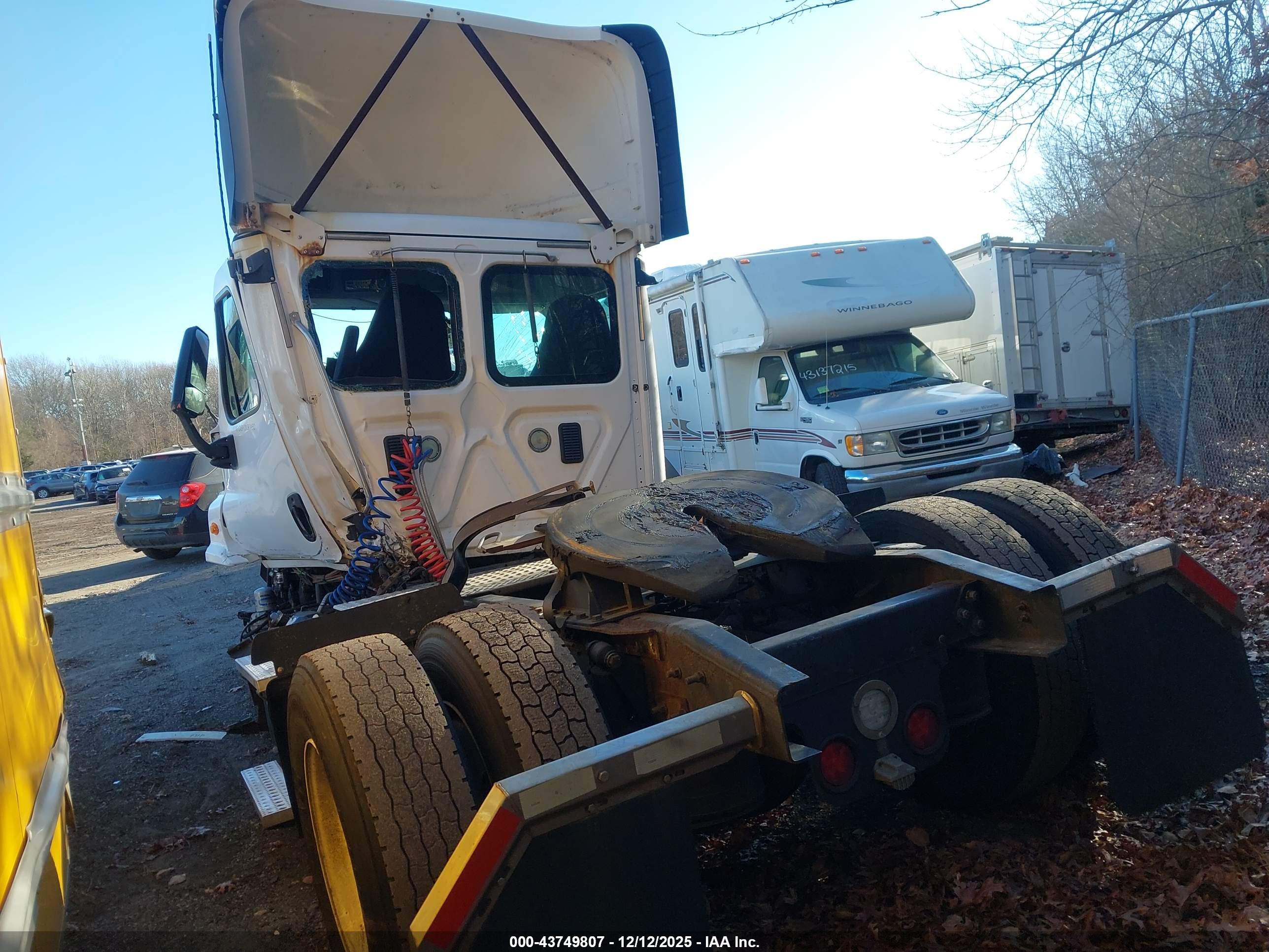 FREIGHTLINER CASCADIA image 3