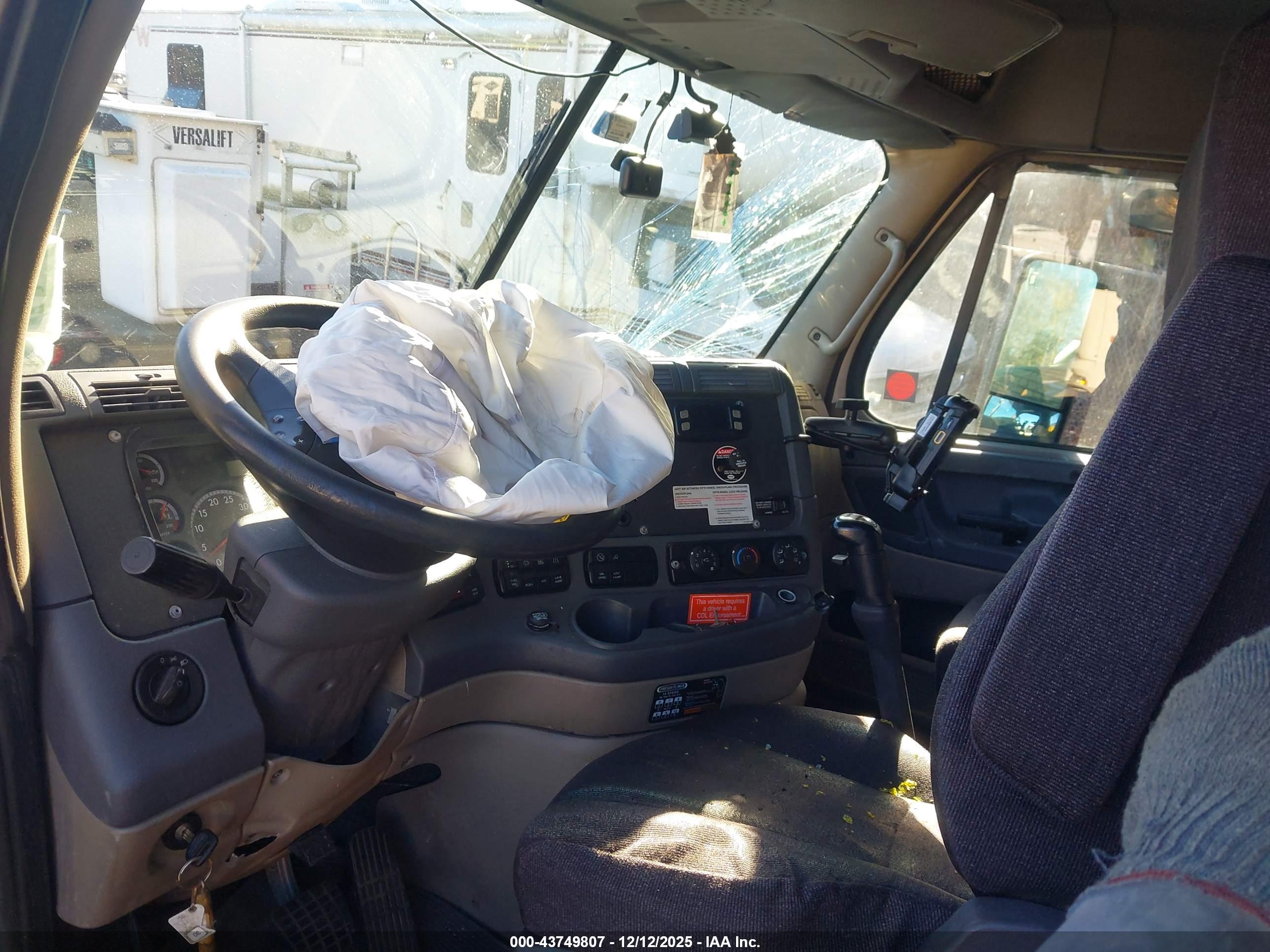 FREIGHTLINER CASCADIA image 7