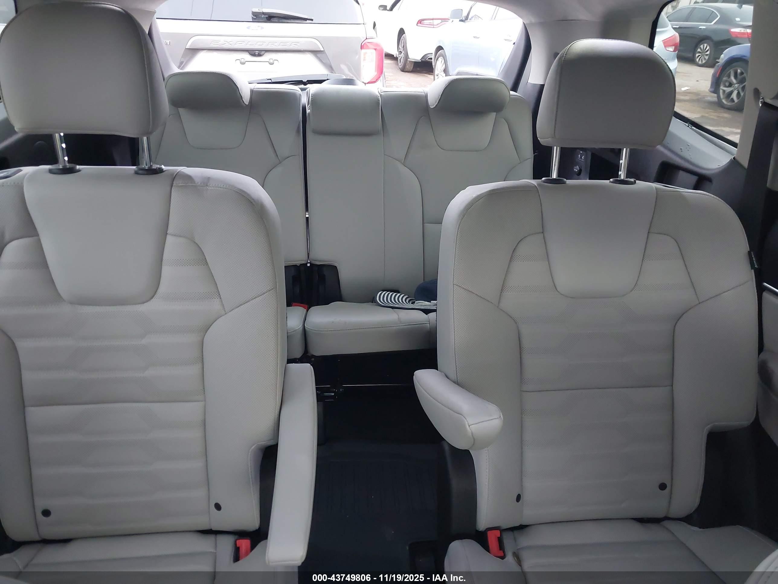 KIA TELLURIDE image 8