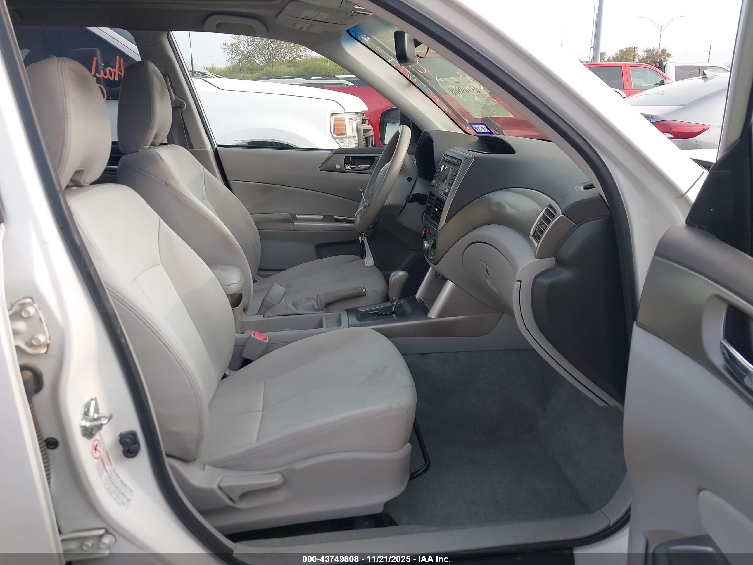 SUBARU FORESTER image 5