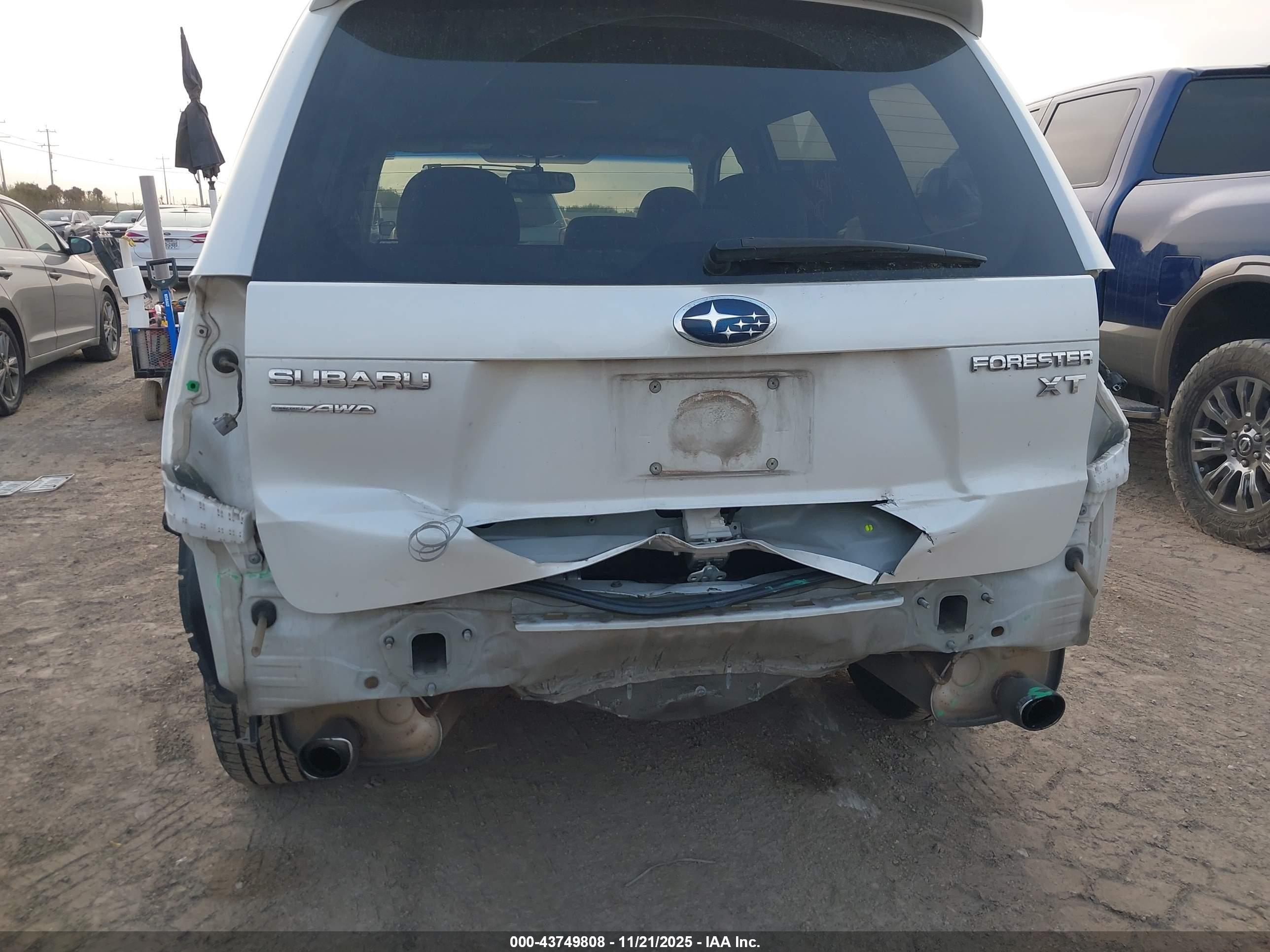 SUBARU FORESTER image 6