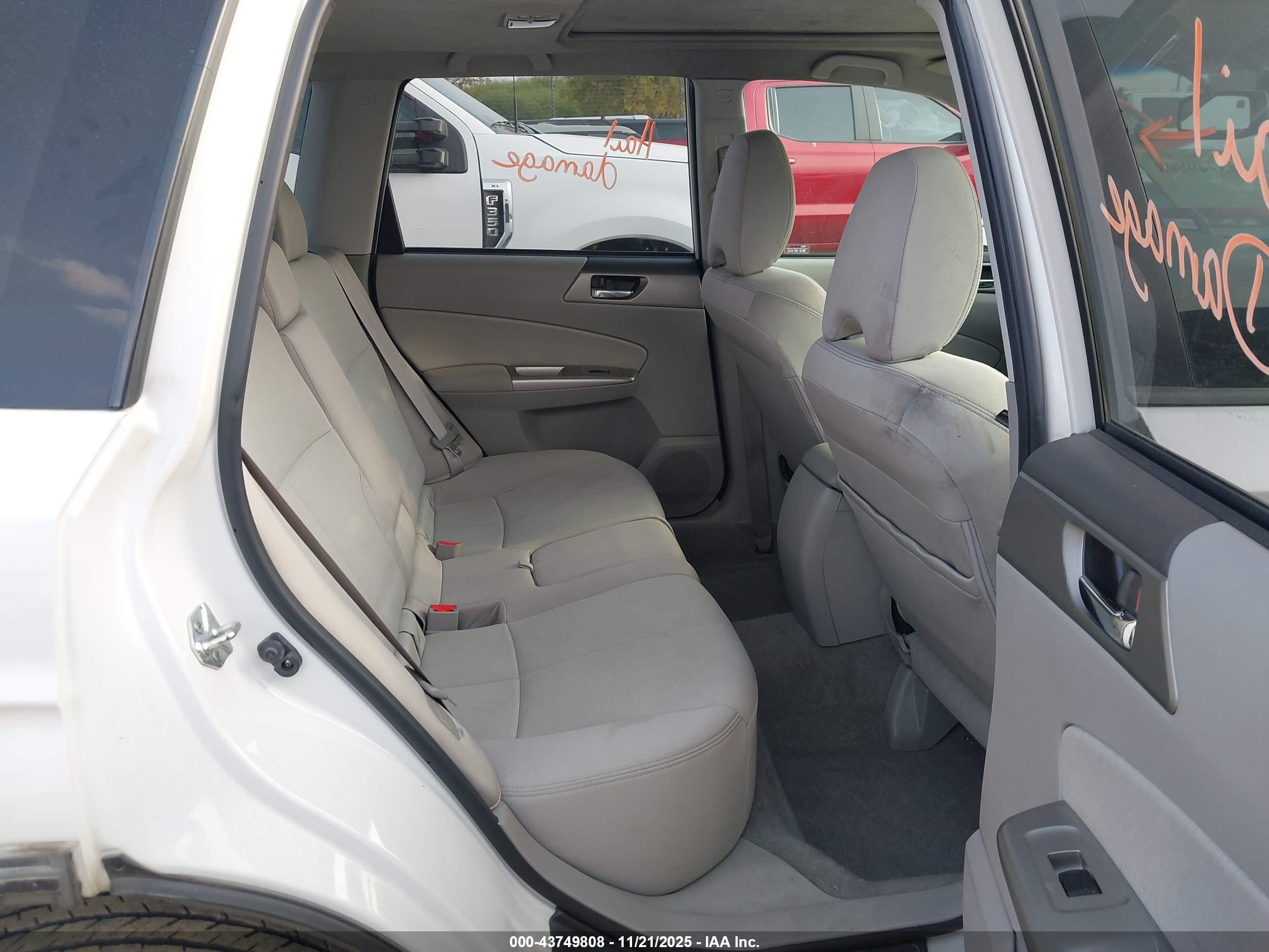 SUBARU FORESTER image 8