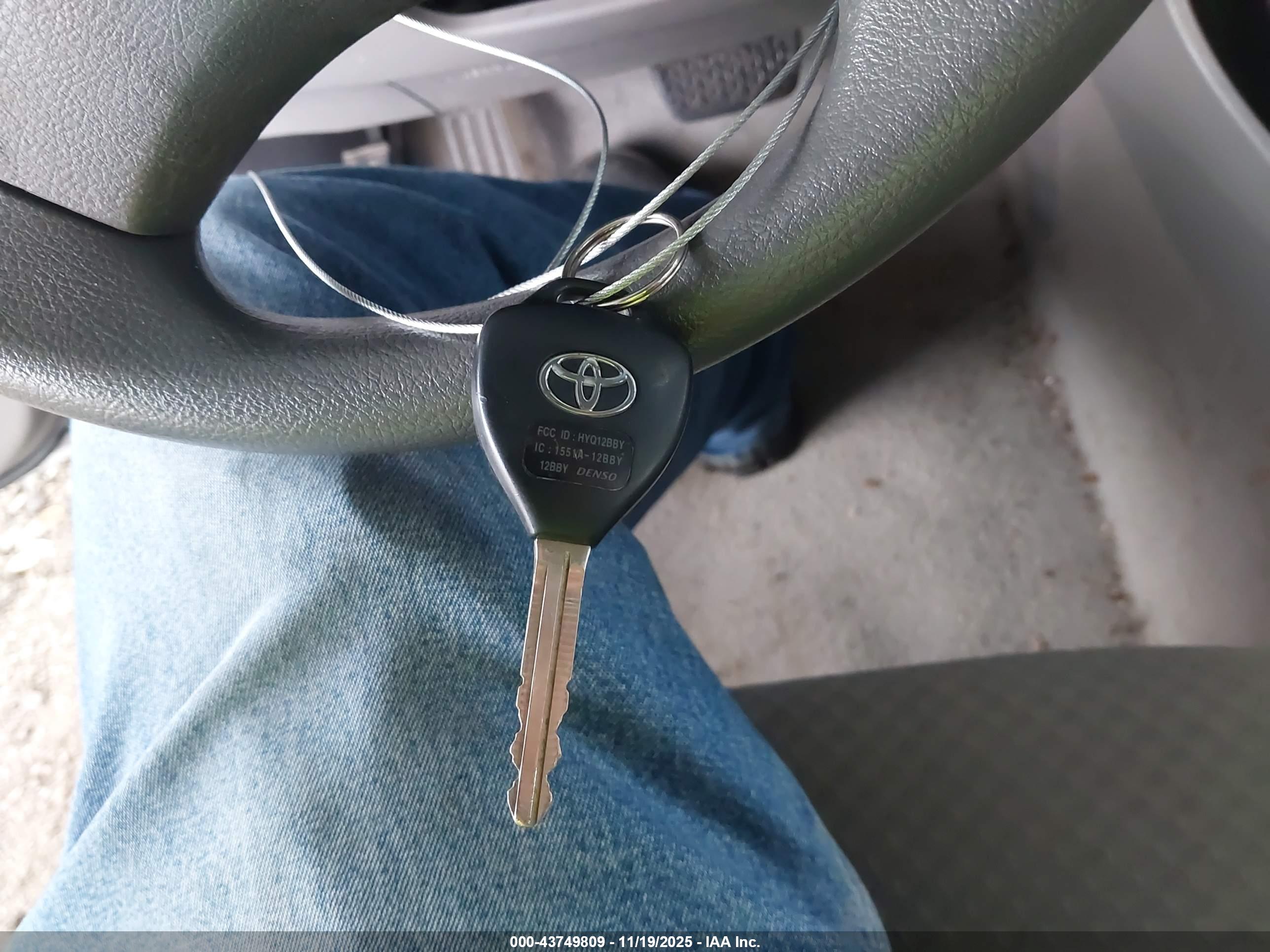 TOYOTA CAMRY image 11
