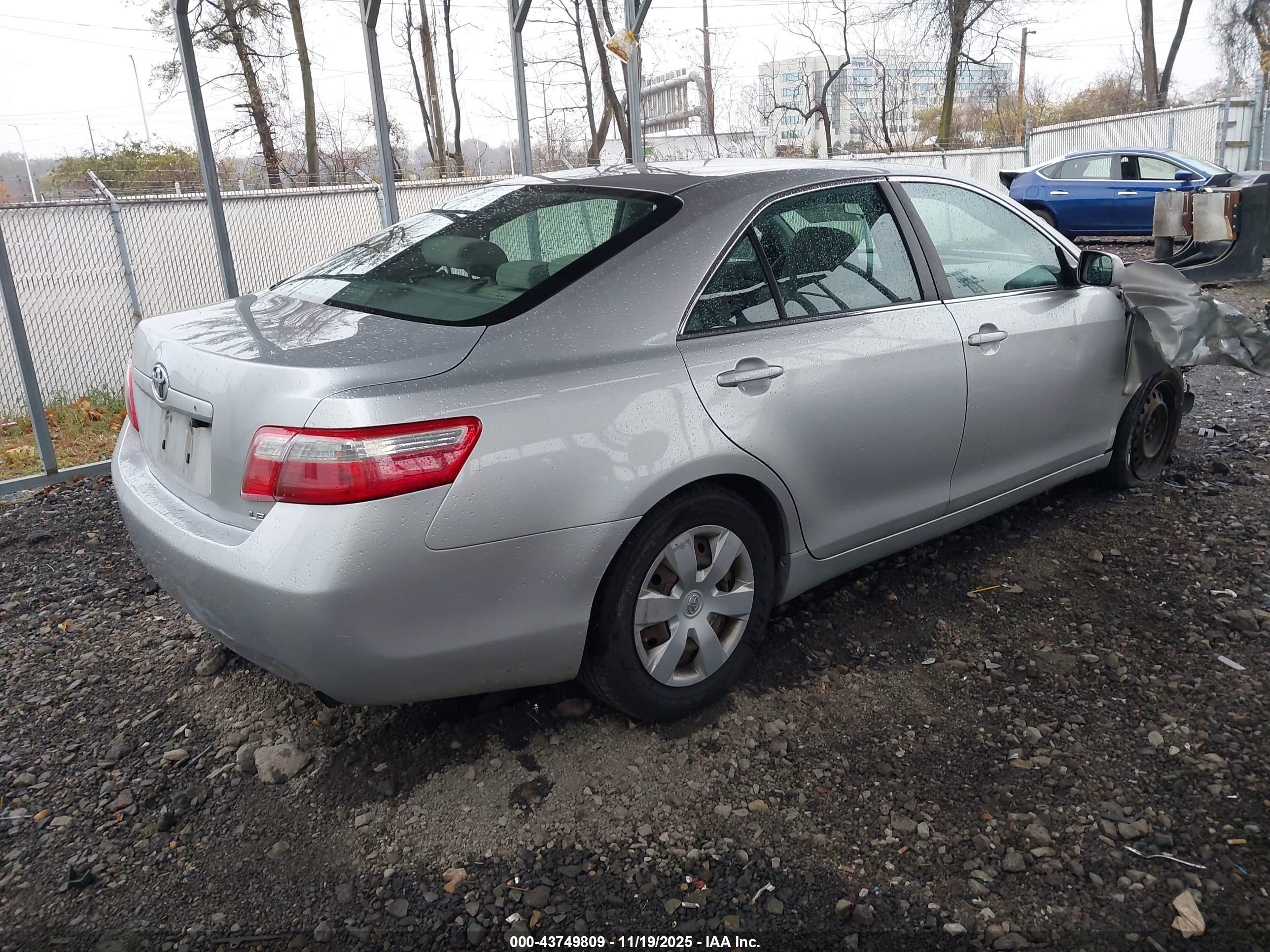 TOYOTA CAMRY image 4
