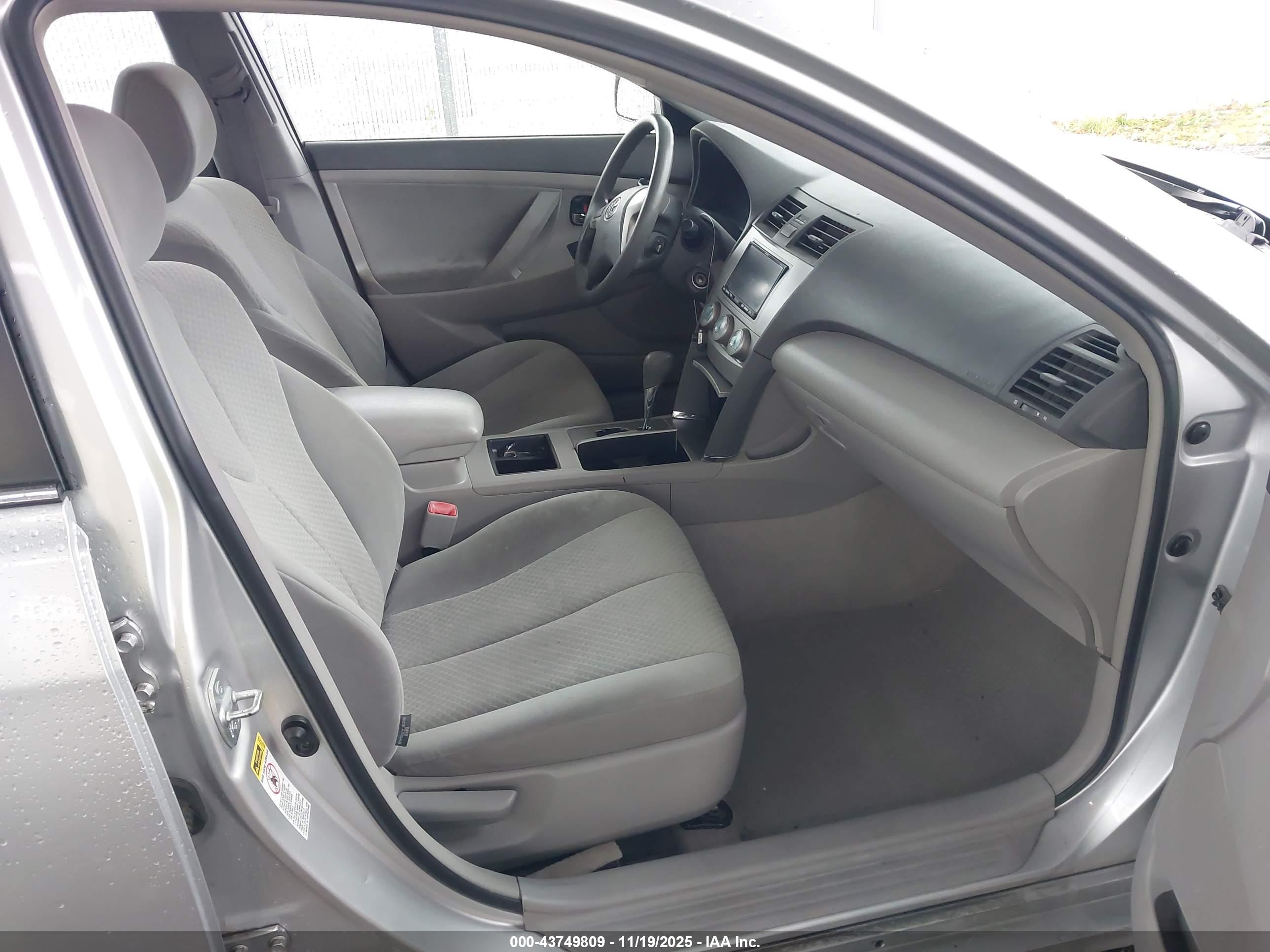 TOYOTA CAMRY image 5