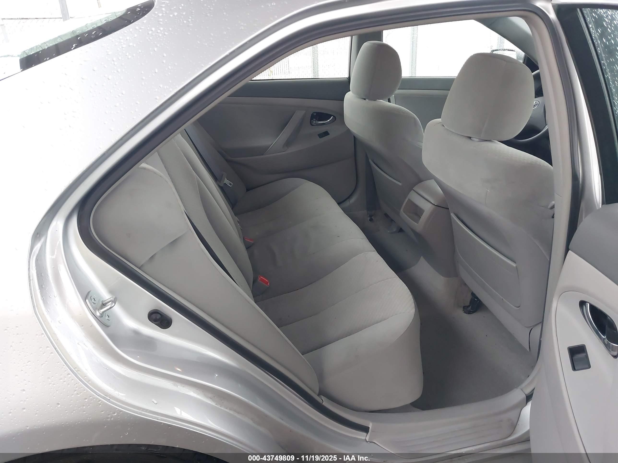 TOYOTA CAMRY image 8
