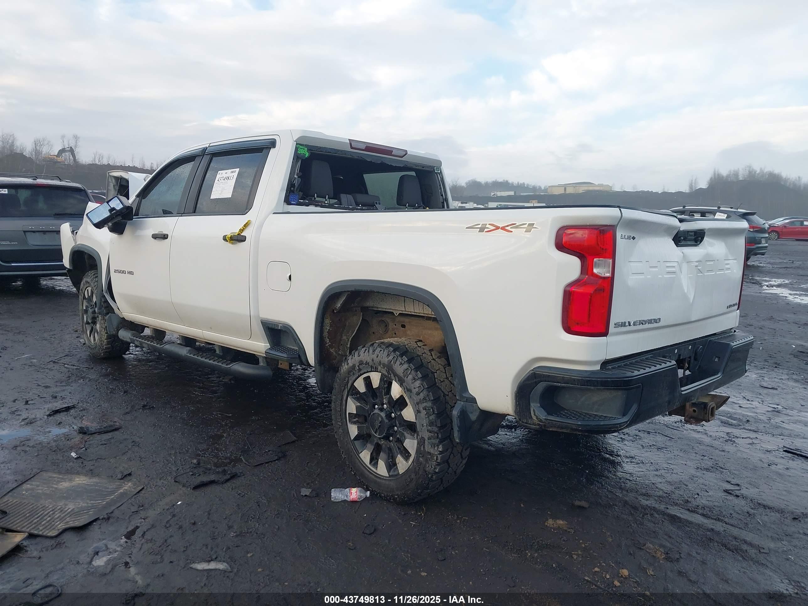 CHEVROLET SILVERADO image 3