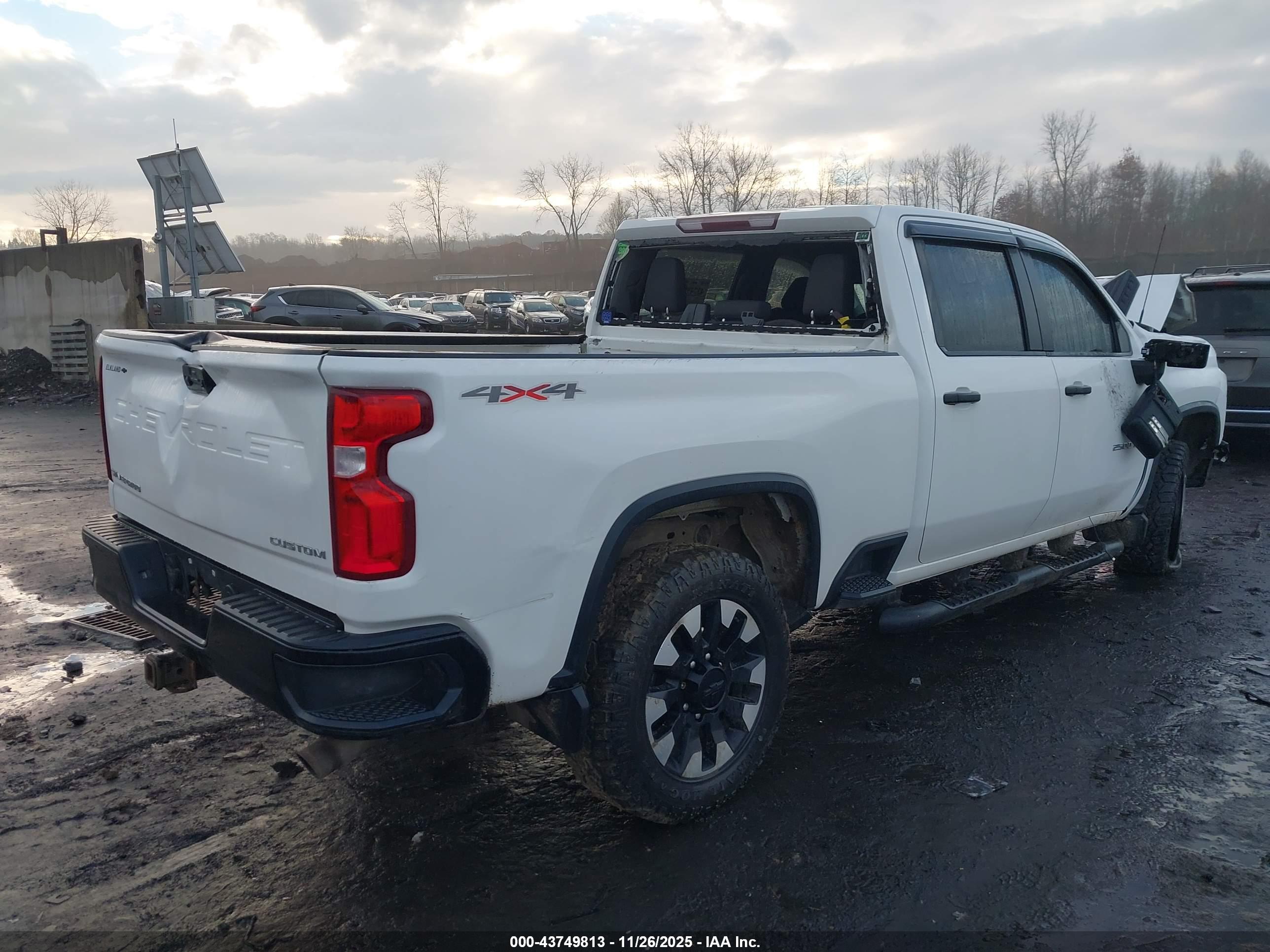 CHEVROLET SILVERADO image 4