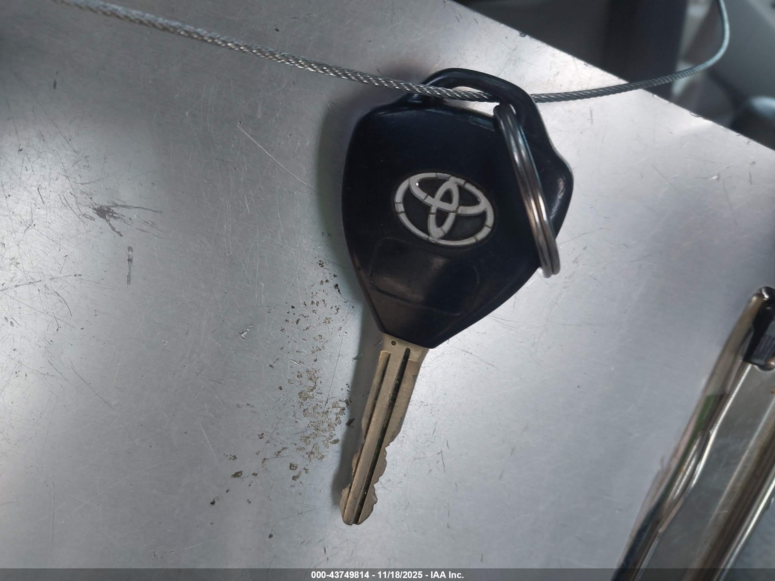 TOYOTA CAMRY image 11