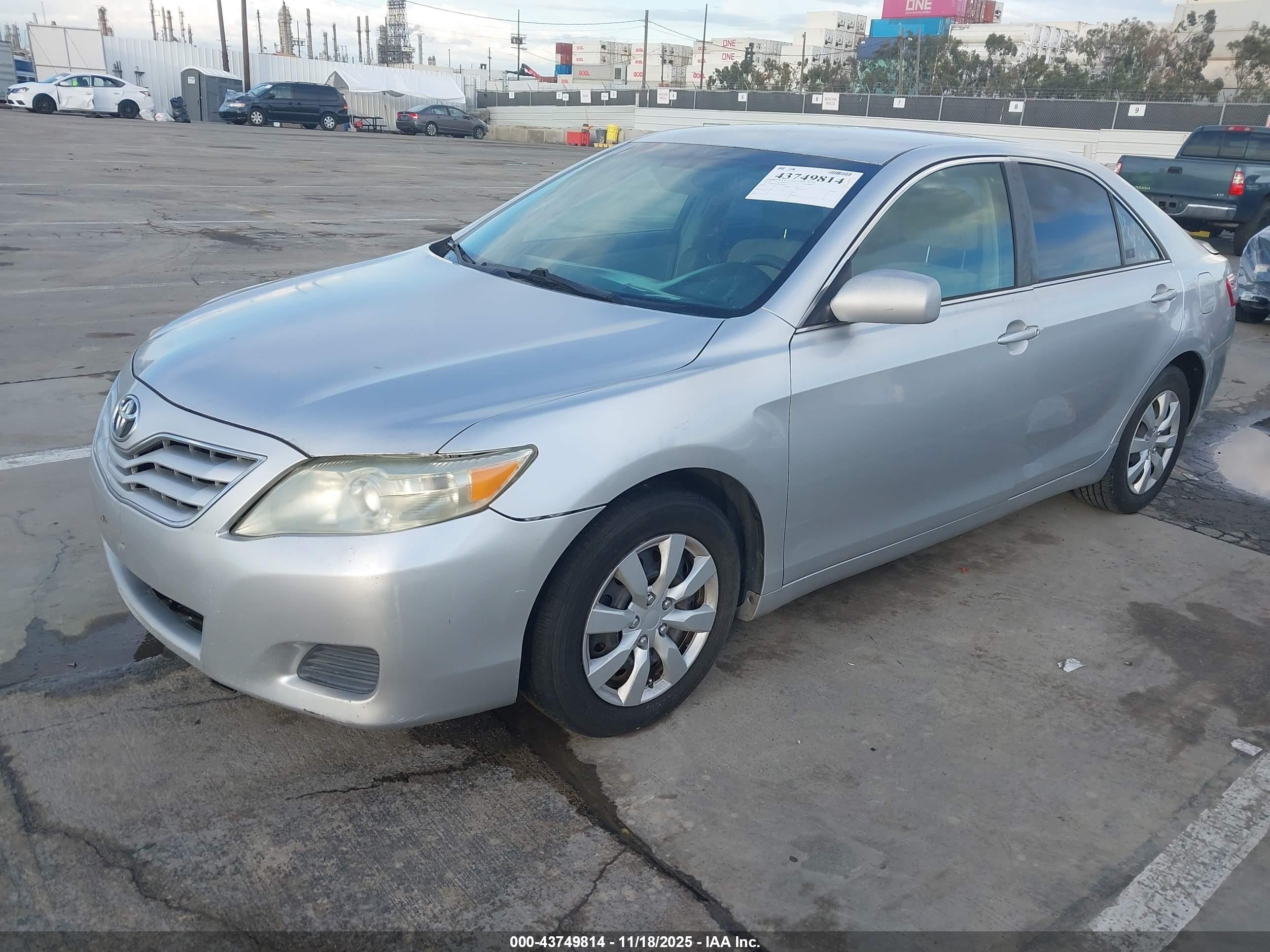 TOYOTA CAMRY image 2