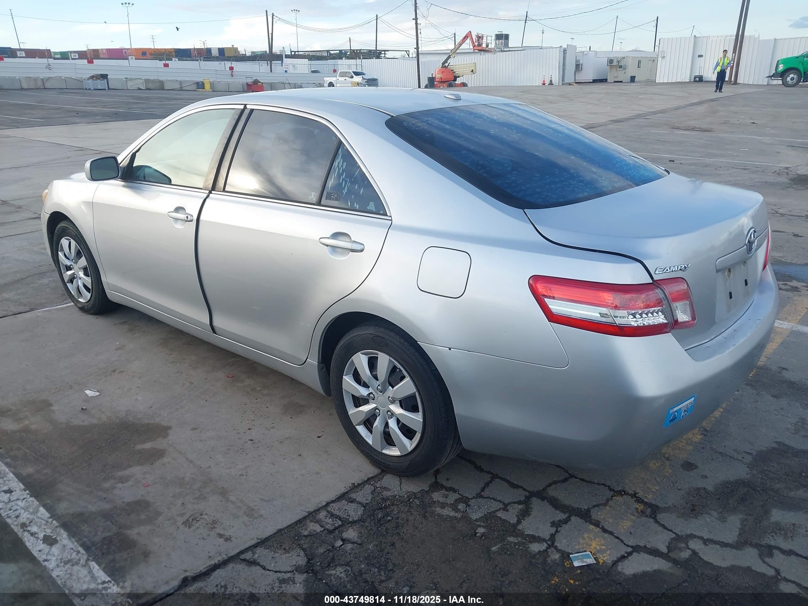 TOYOTA CAMRY image 3