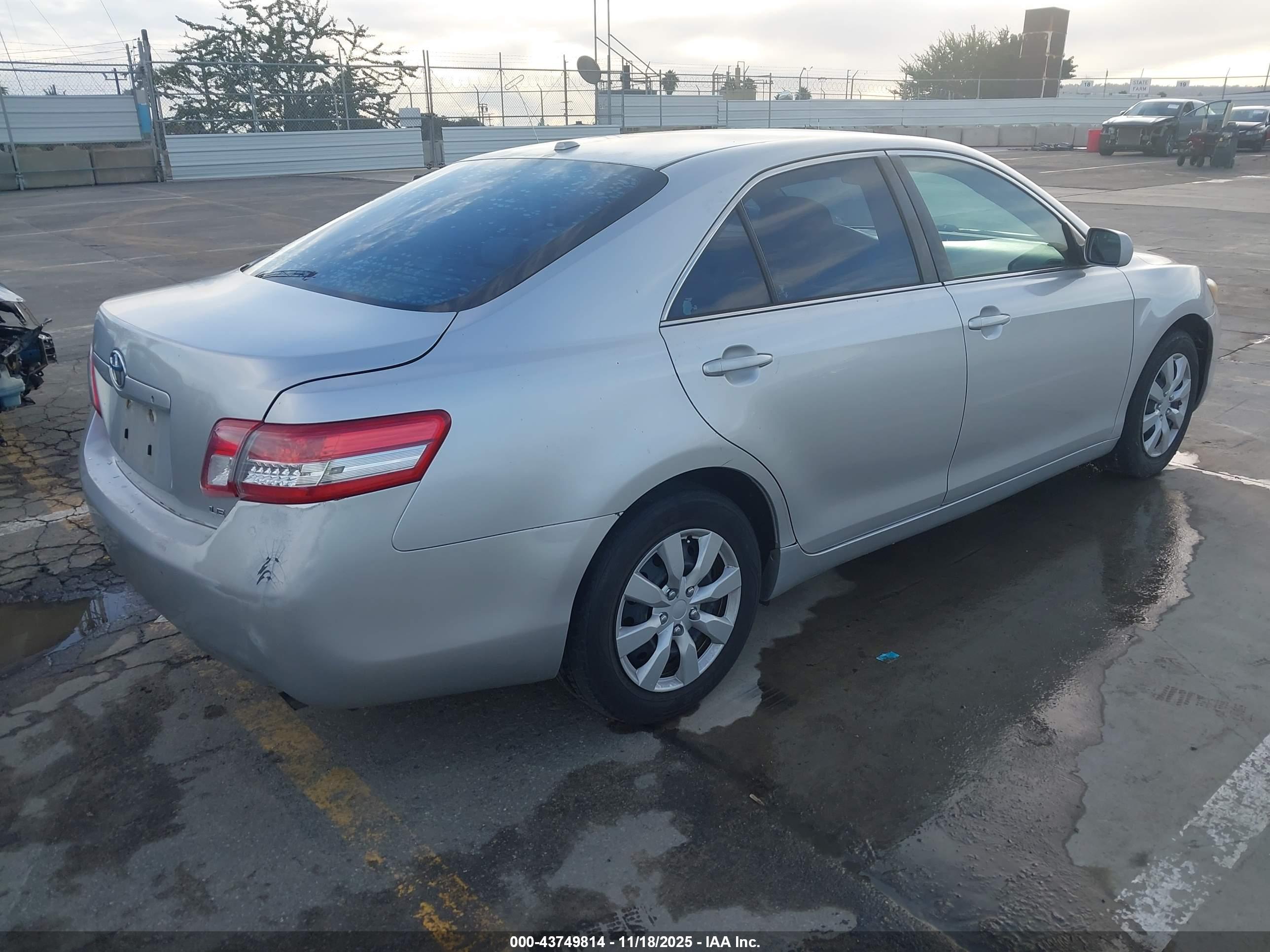 TOYOTA CAMRY image 4