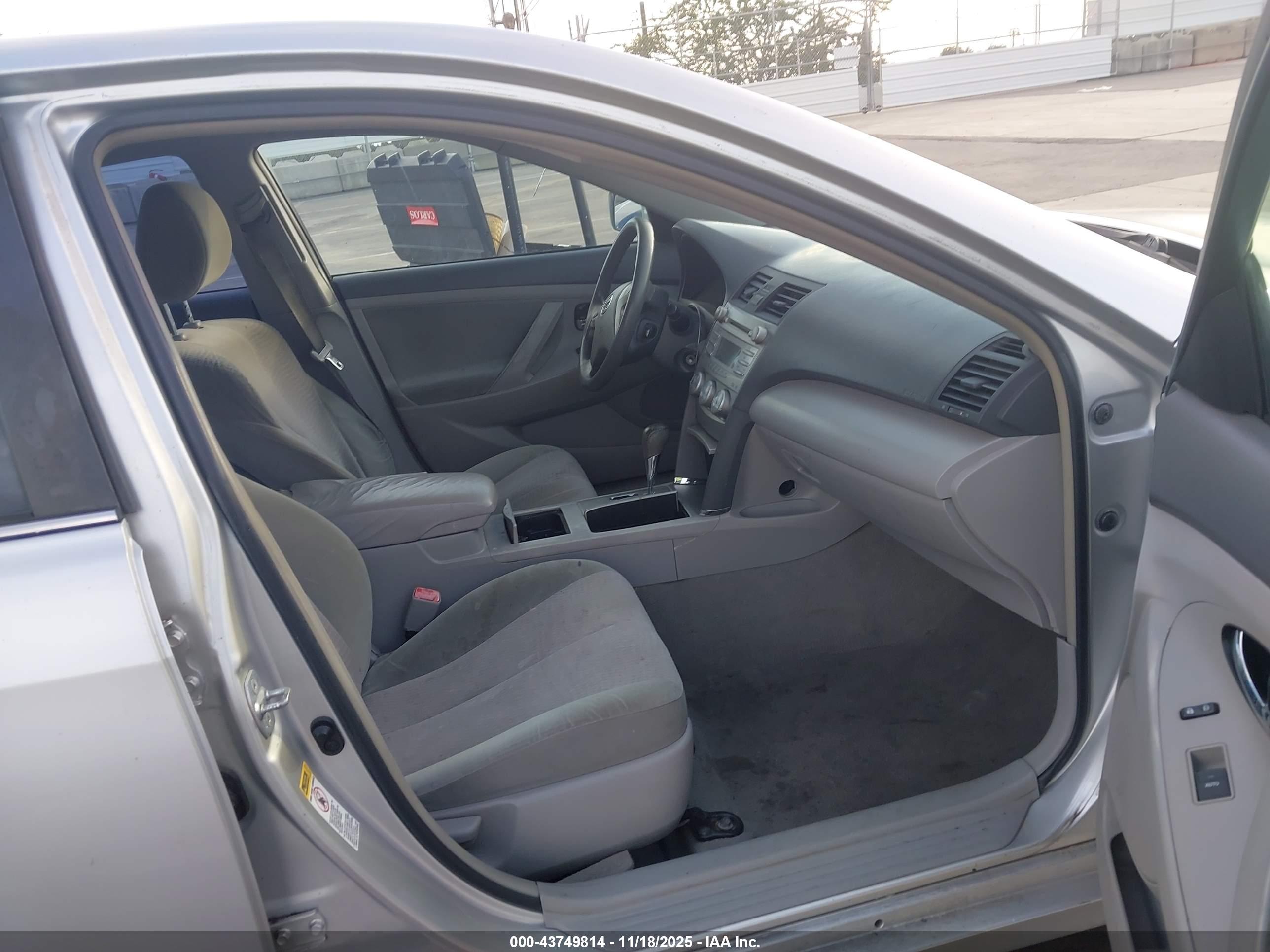 TOYOTA CAMRY image 5