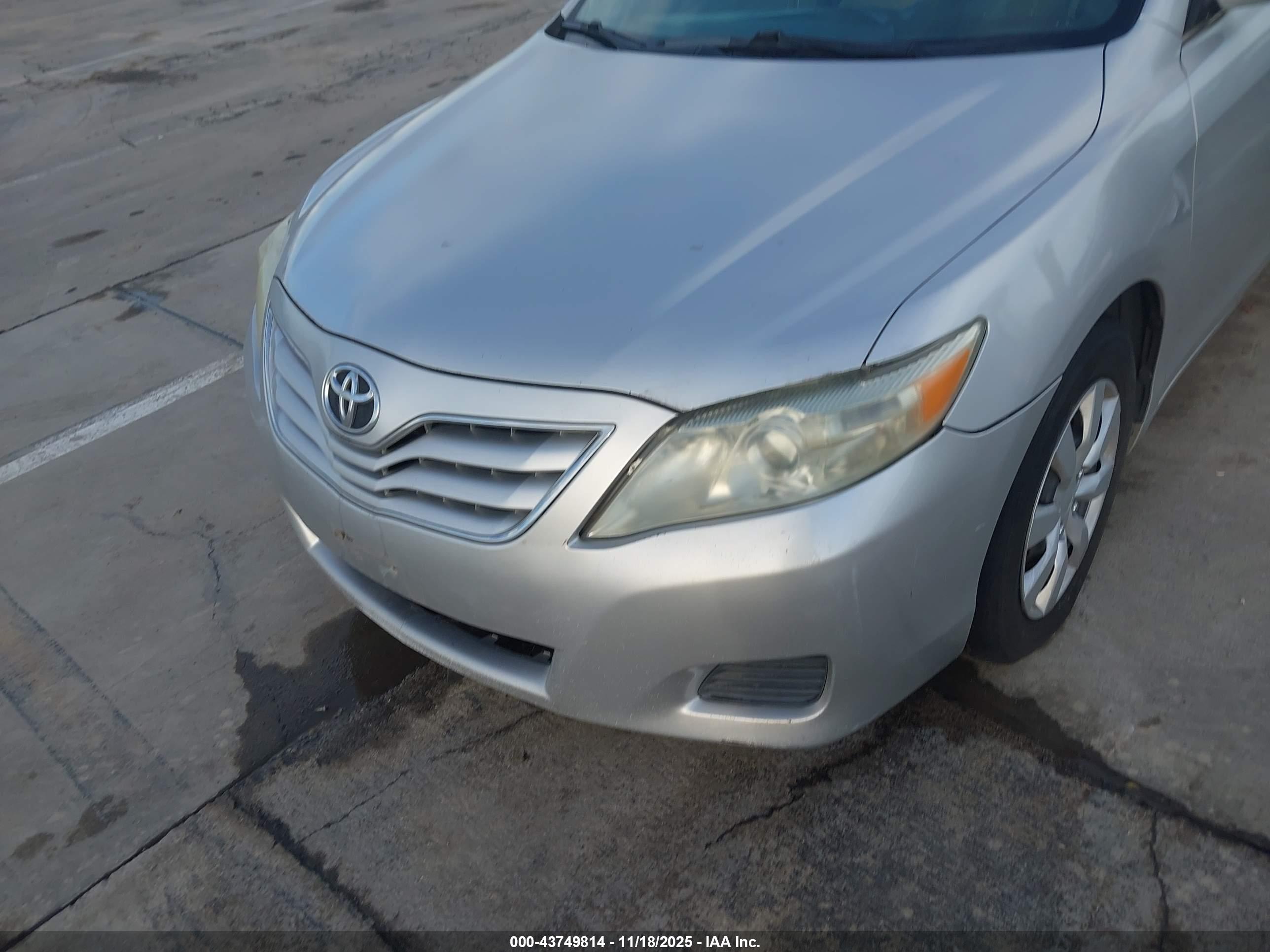 TOYOTA CAMRY image 6