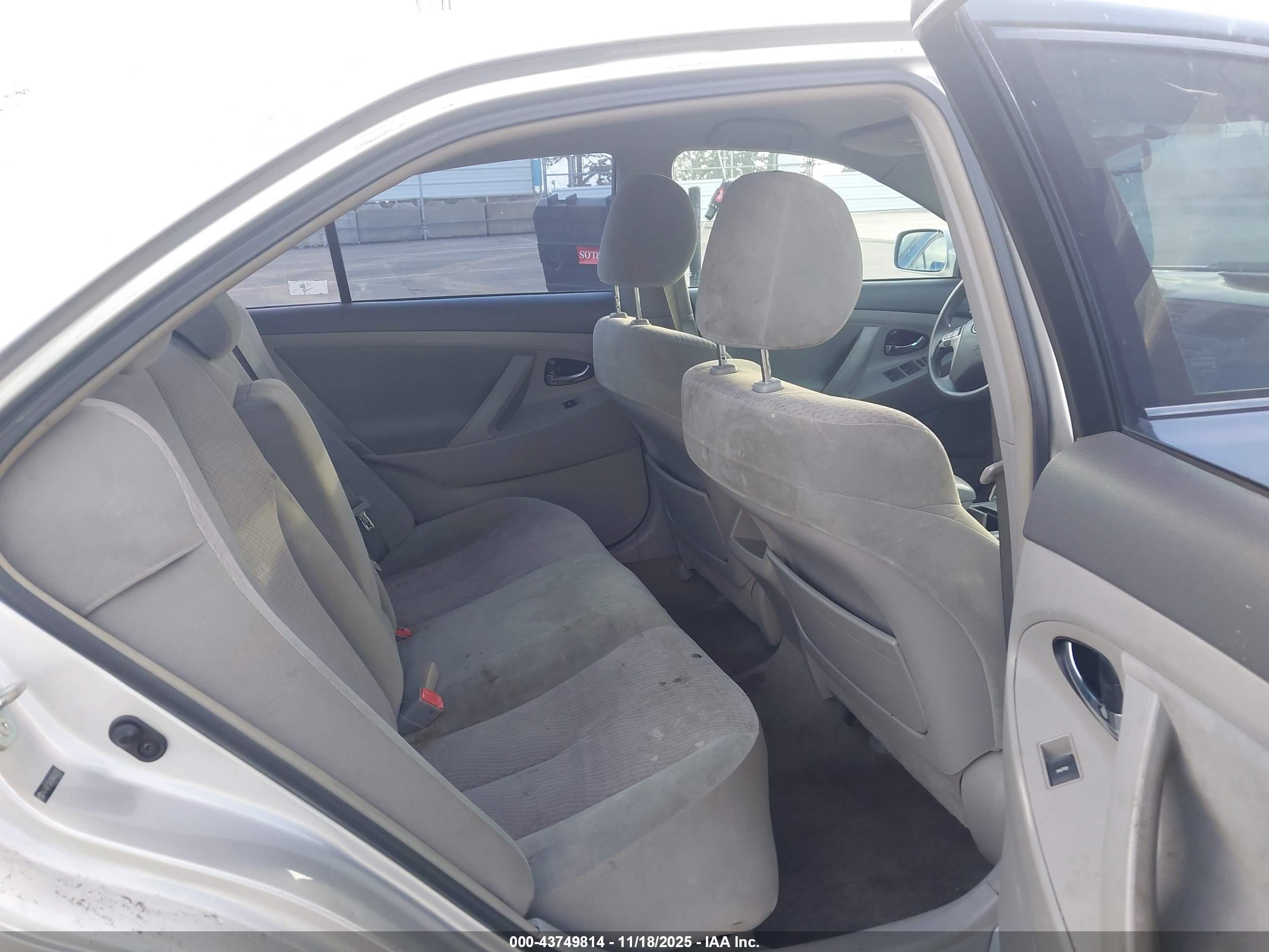 TOYOTA CAMRY image 8