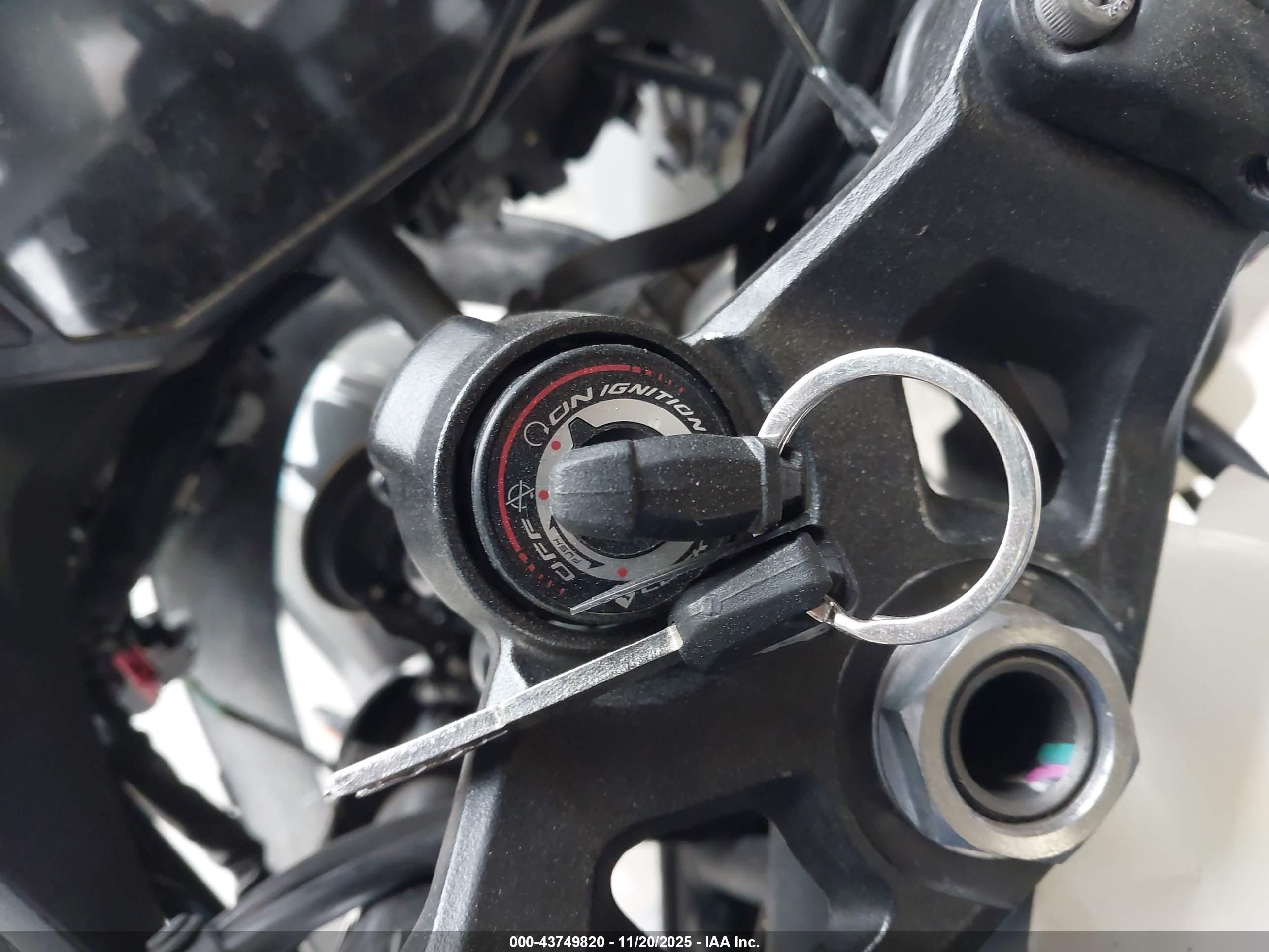 KAWASAKI EX500 image 11