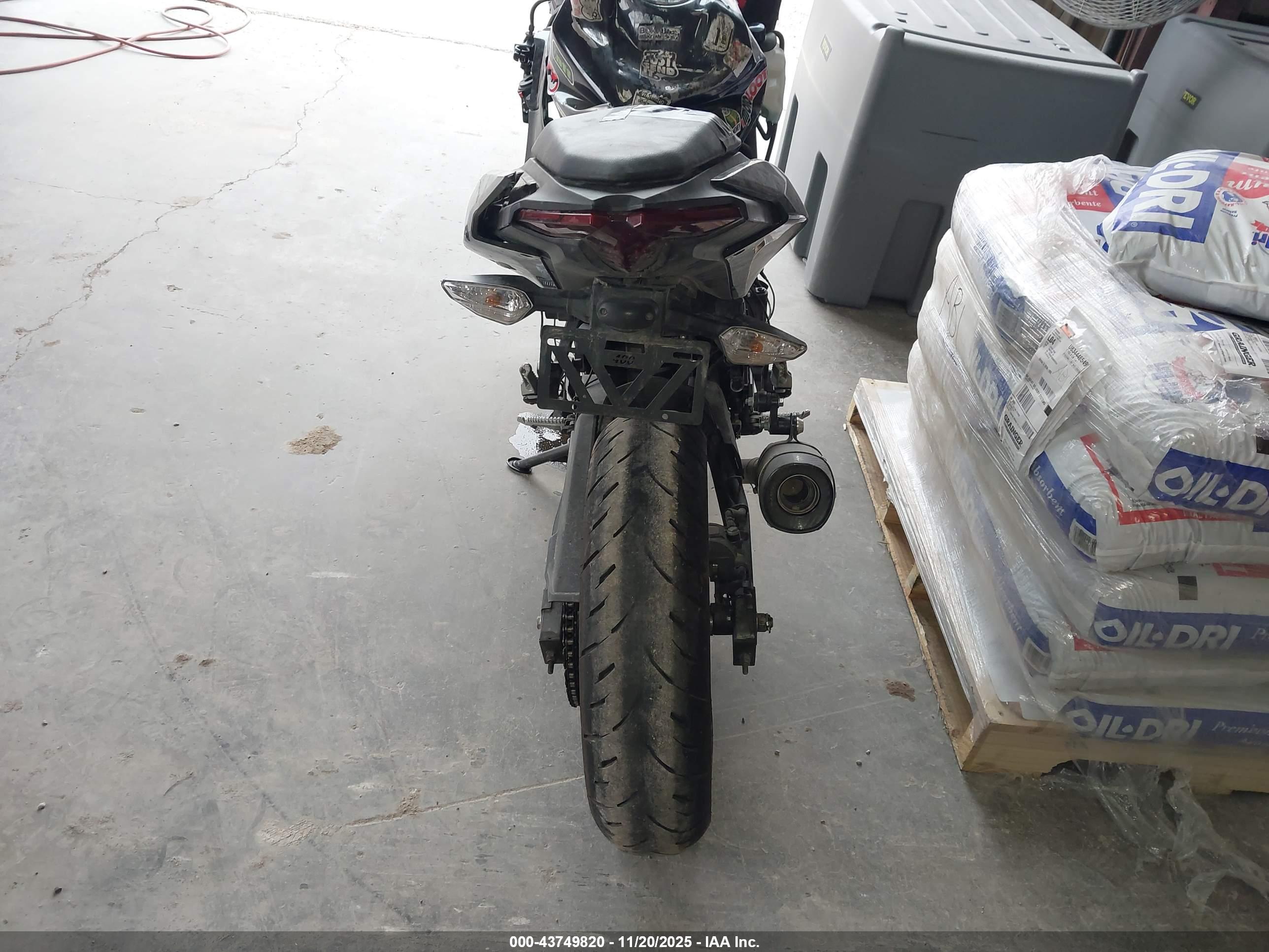 KAWASAKI EX500 image 6
