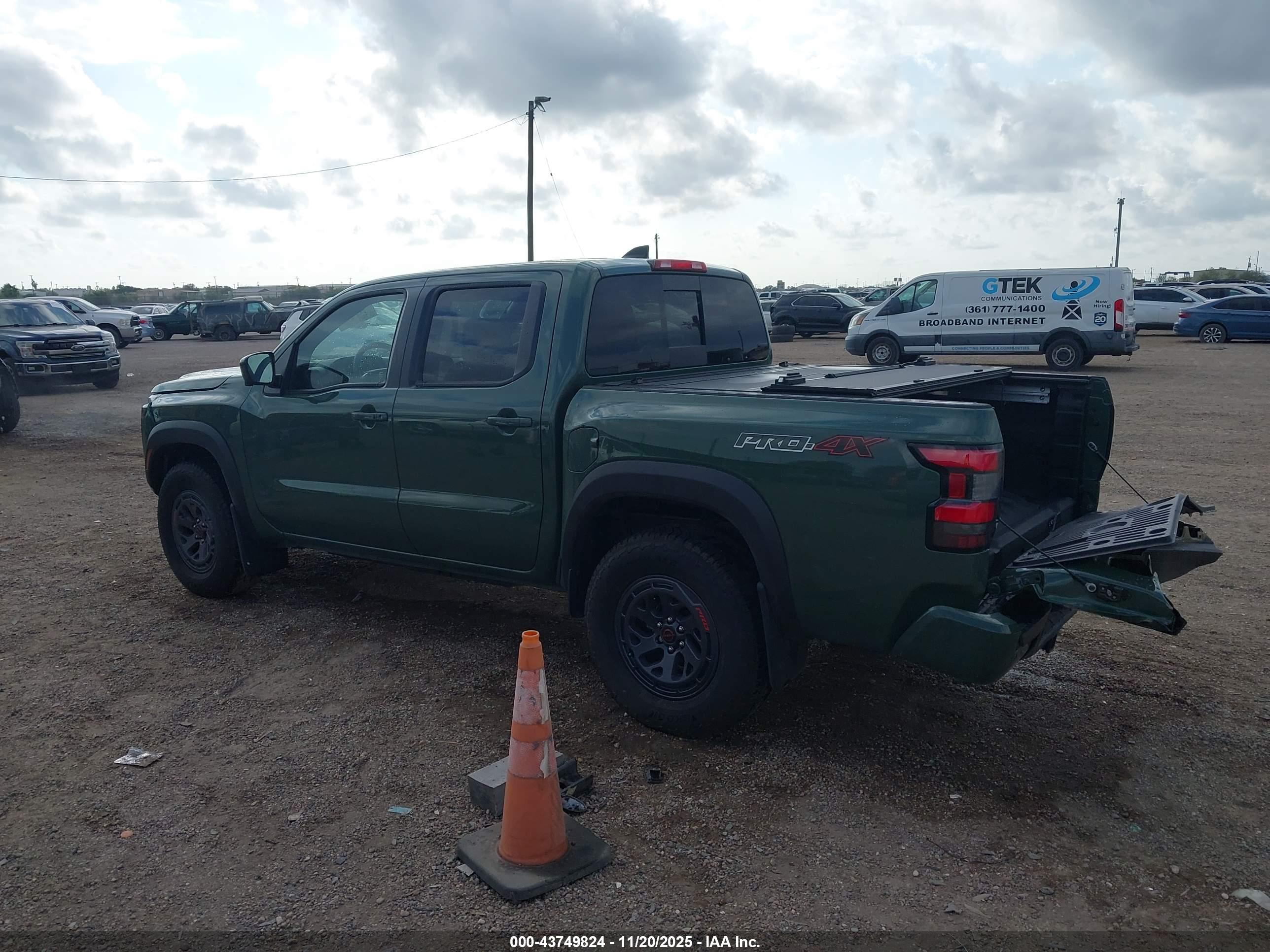 NISSAN FRONTIER image 3