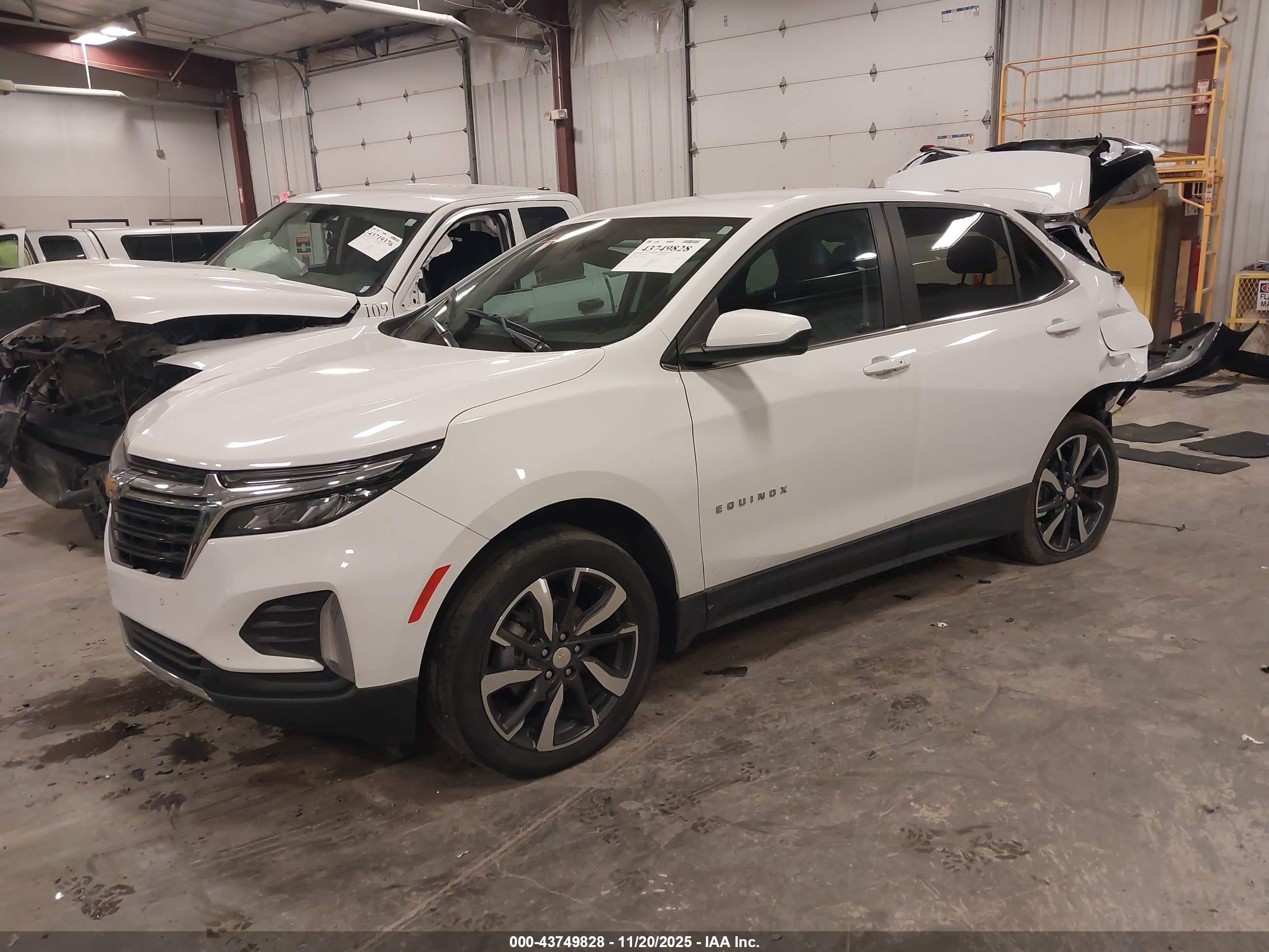 CHEVROLET EQUINOX image 2