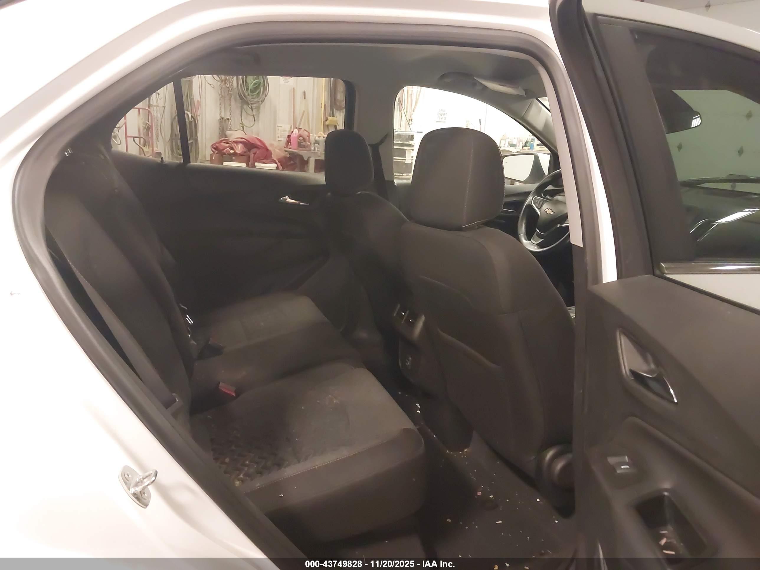 CHEVROLET EQUINOX image 8