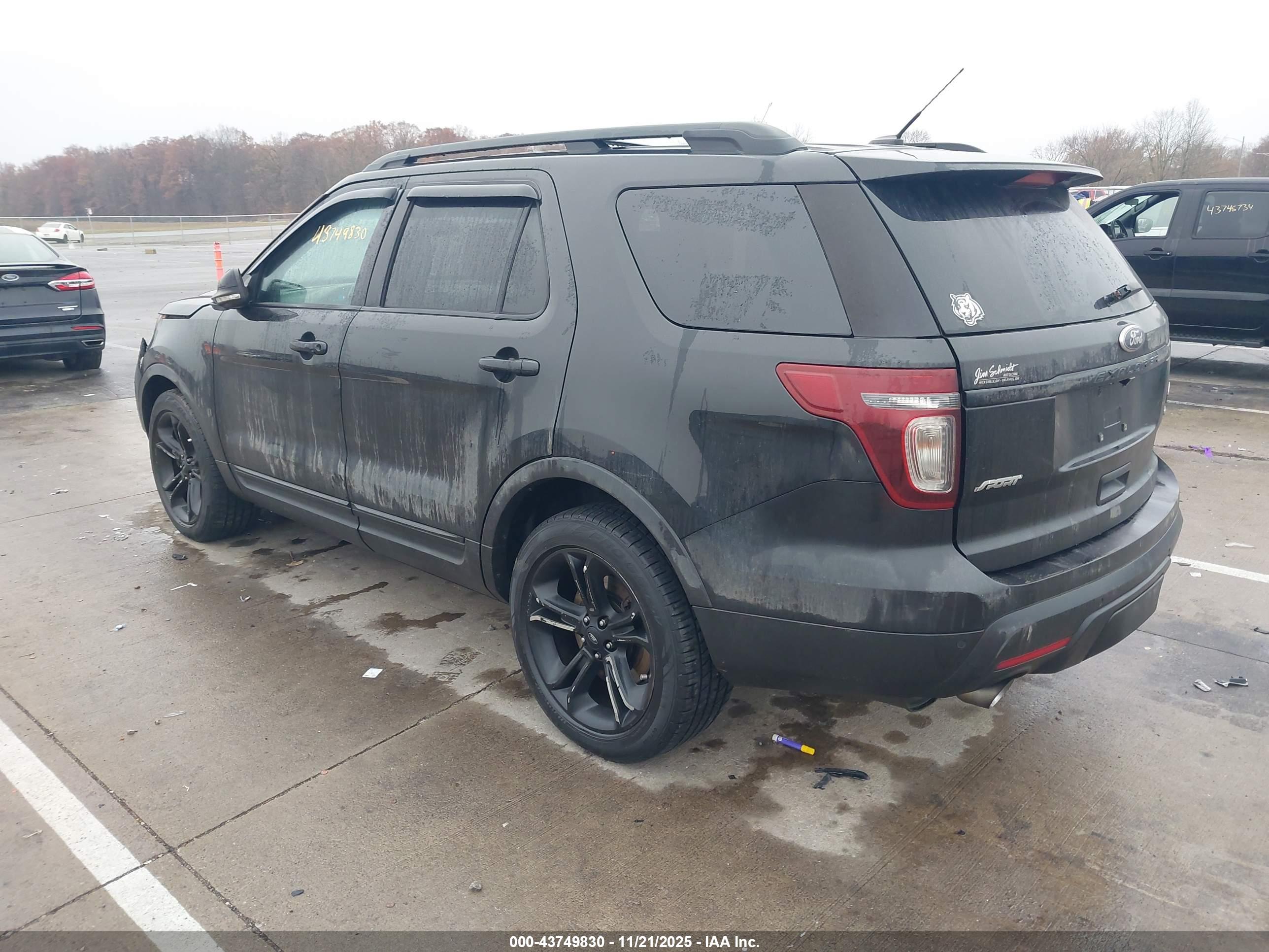 FORD EXPLORER image 3