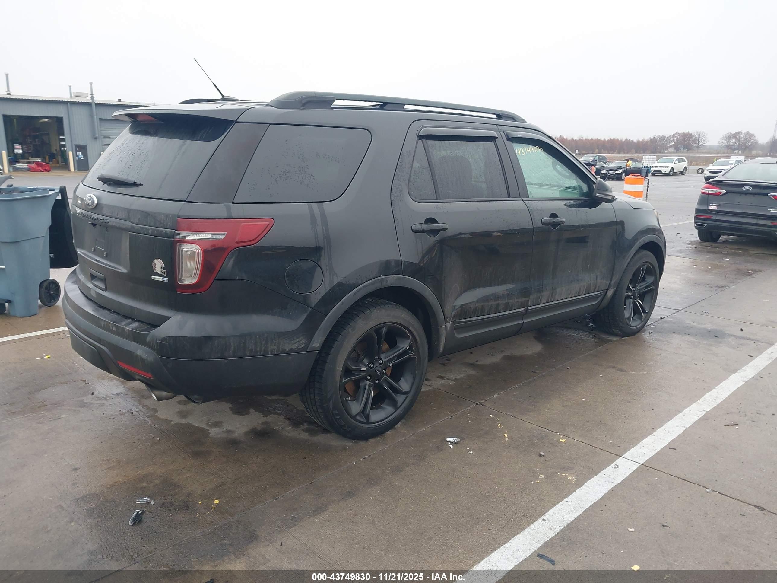 FORD EXPLORER image 4